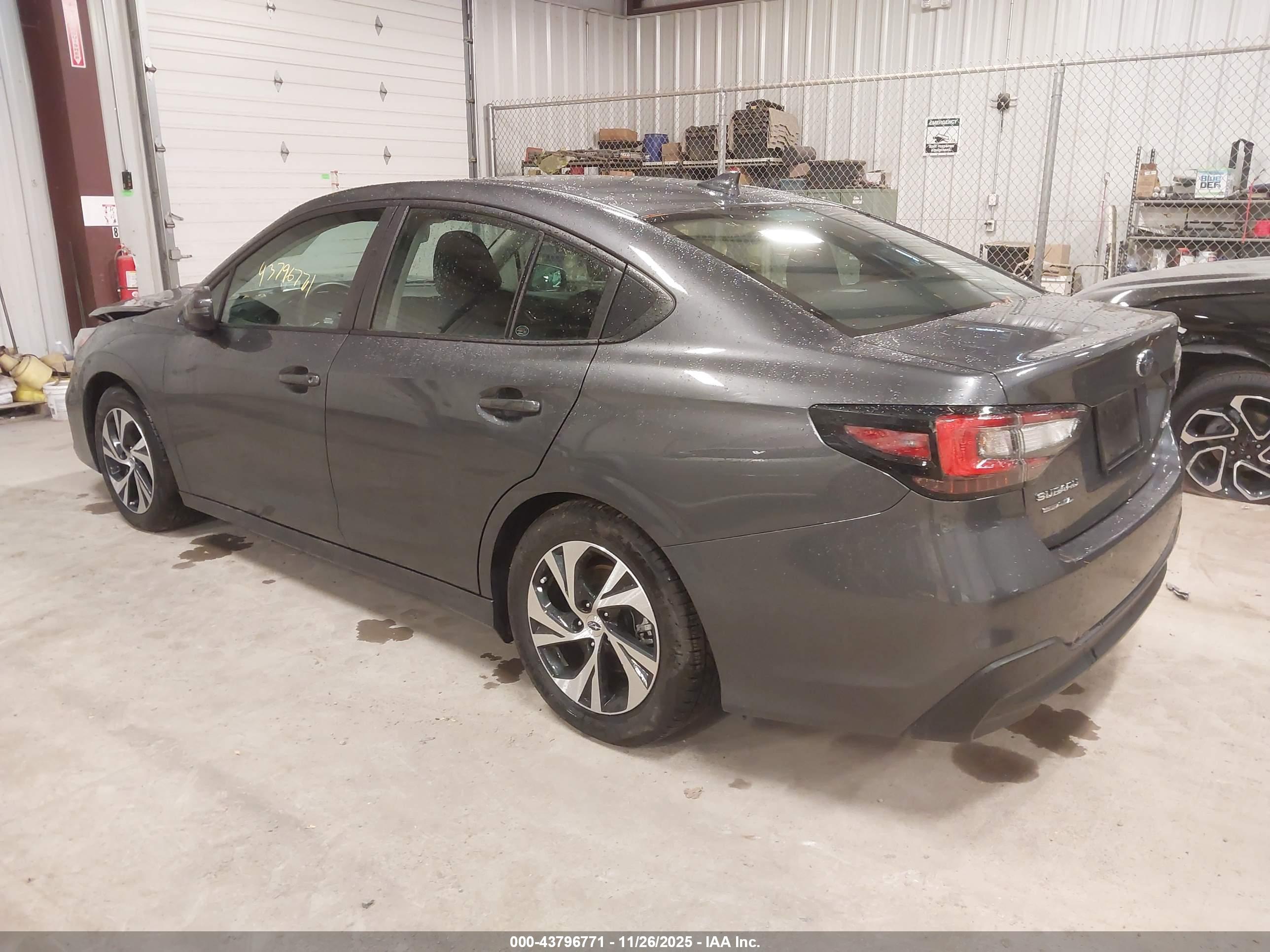 SUBARU LEGACY image 3