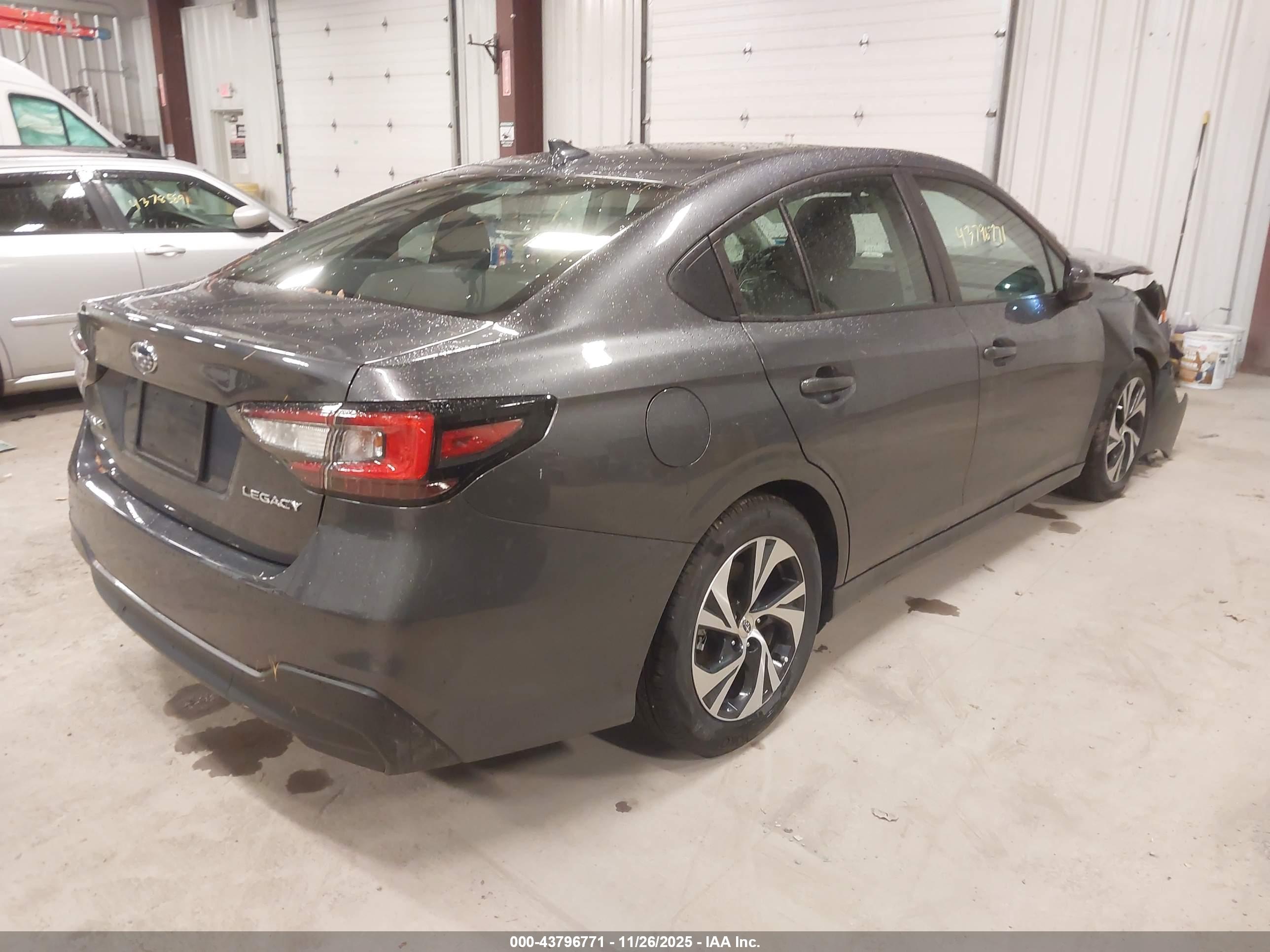 SUBARU LEGACY image 4