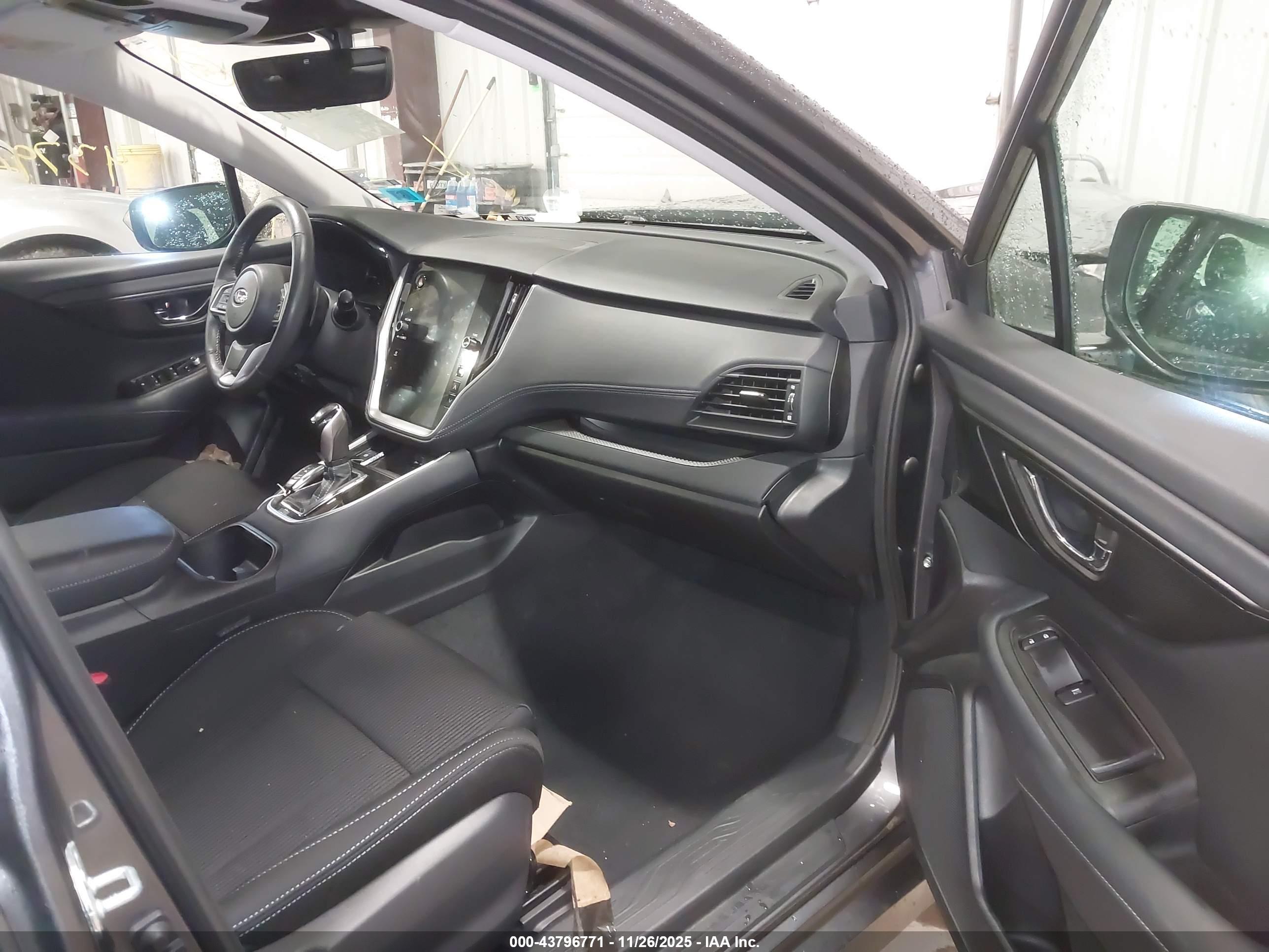 SUBARU LEGACY image 5
