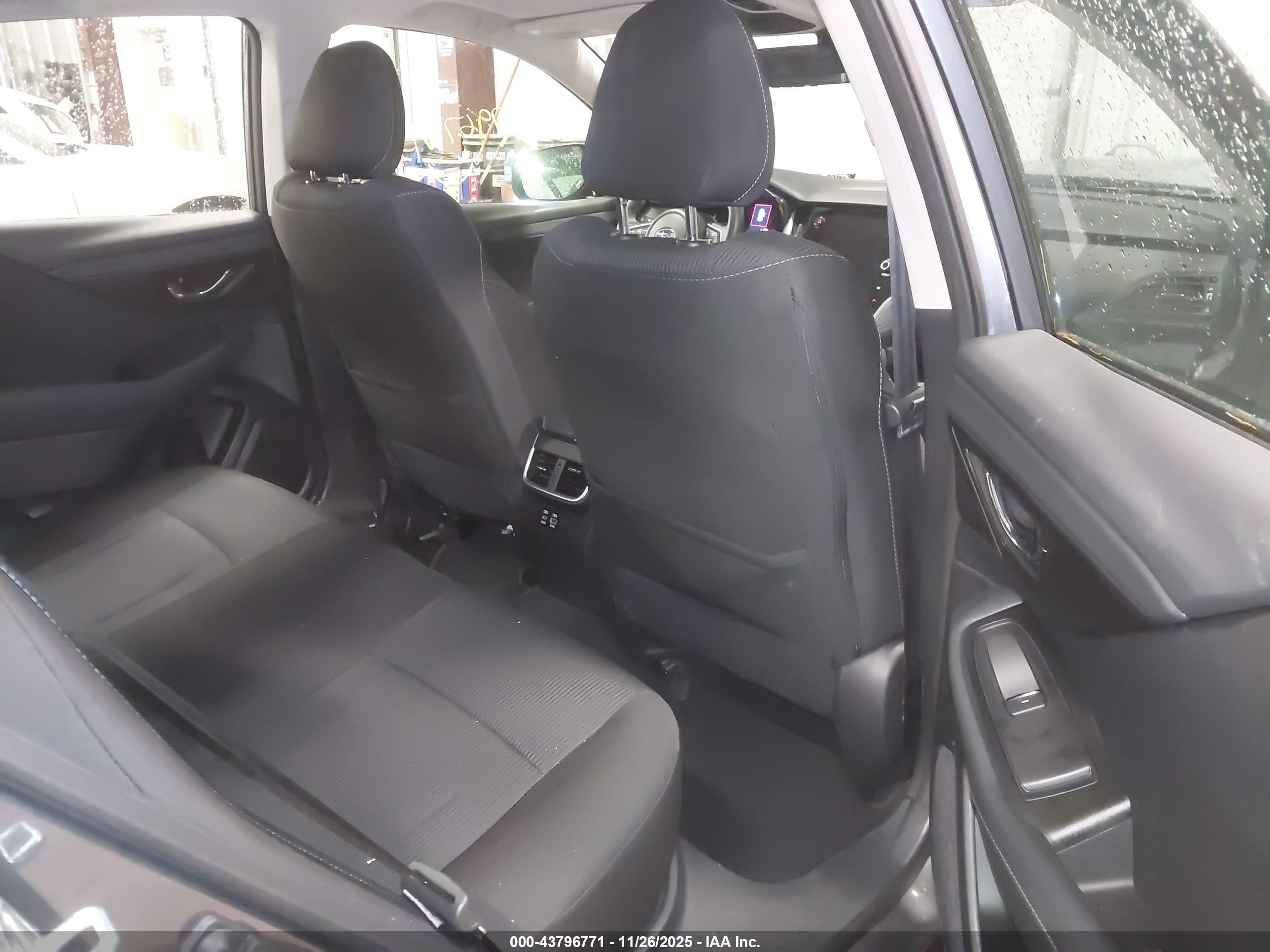 SUBARU LEGACY image 8