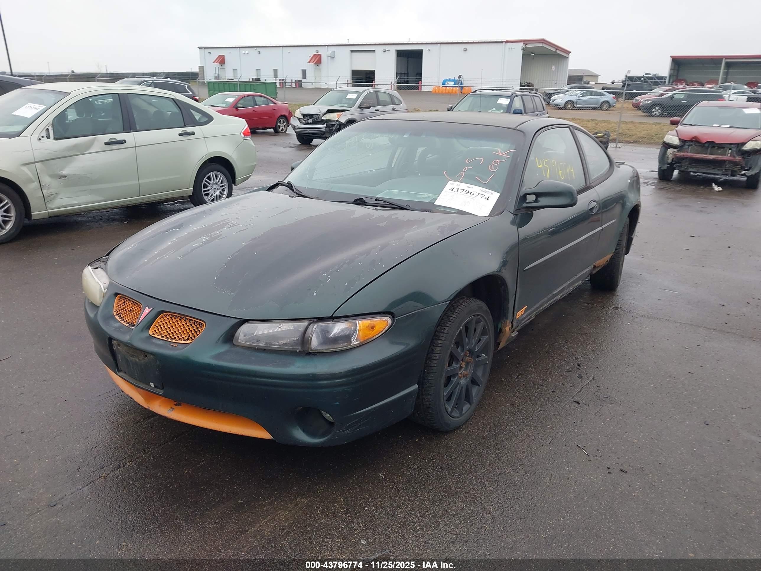 PONTIAC GRAND image 2