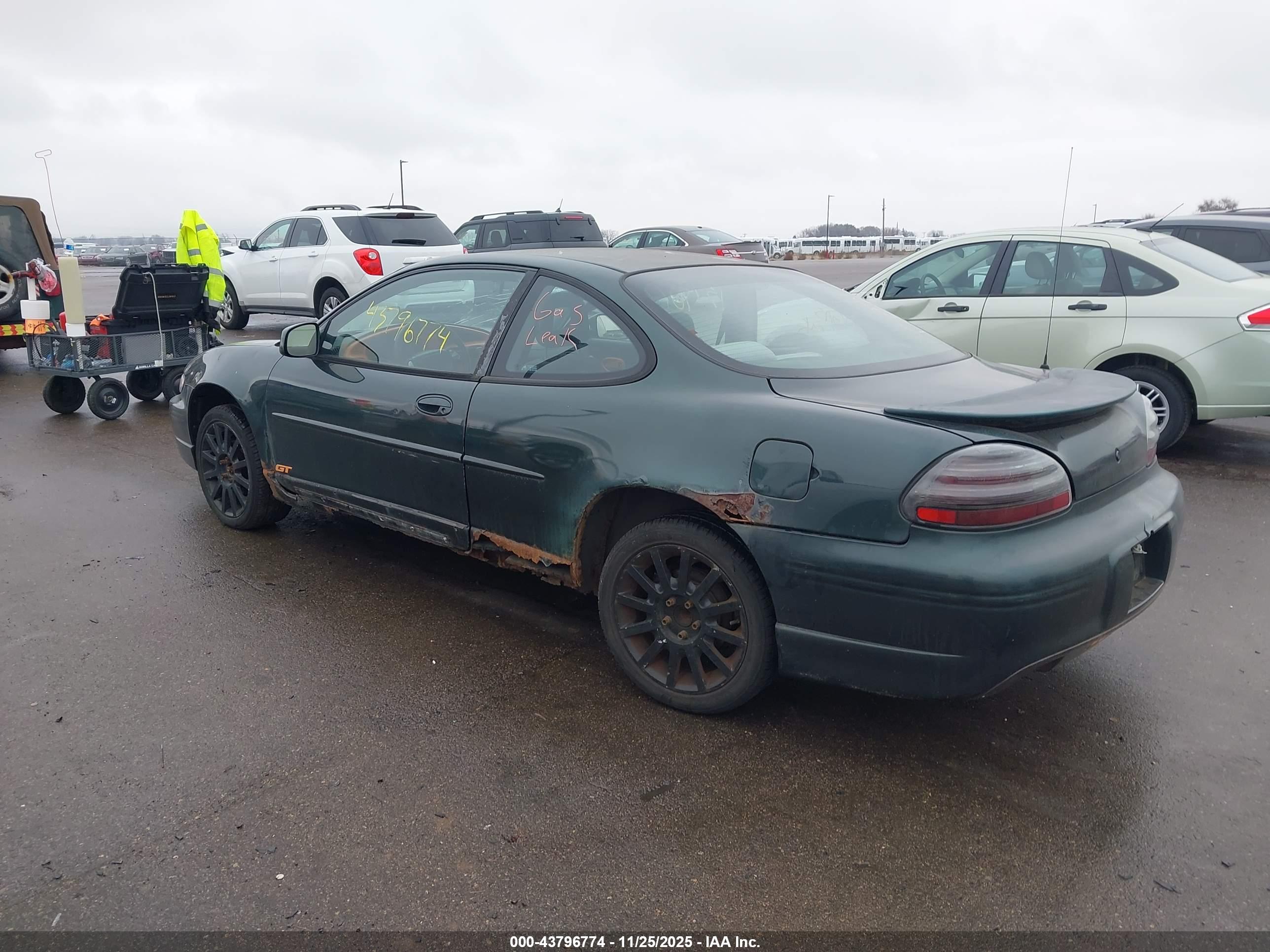 PONTIAC GRAND image 3