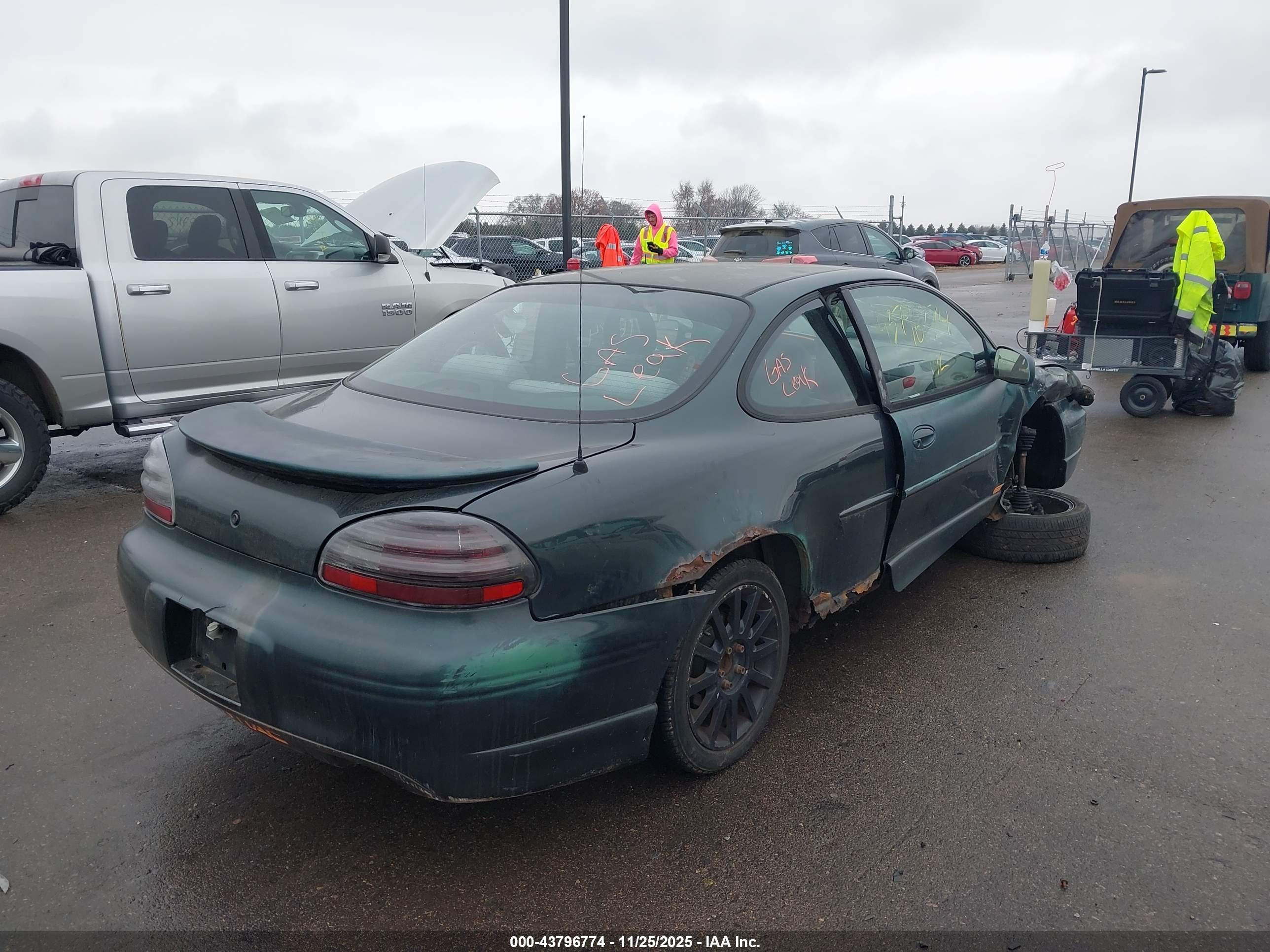 PONTIAC GRAND image 4
