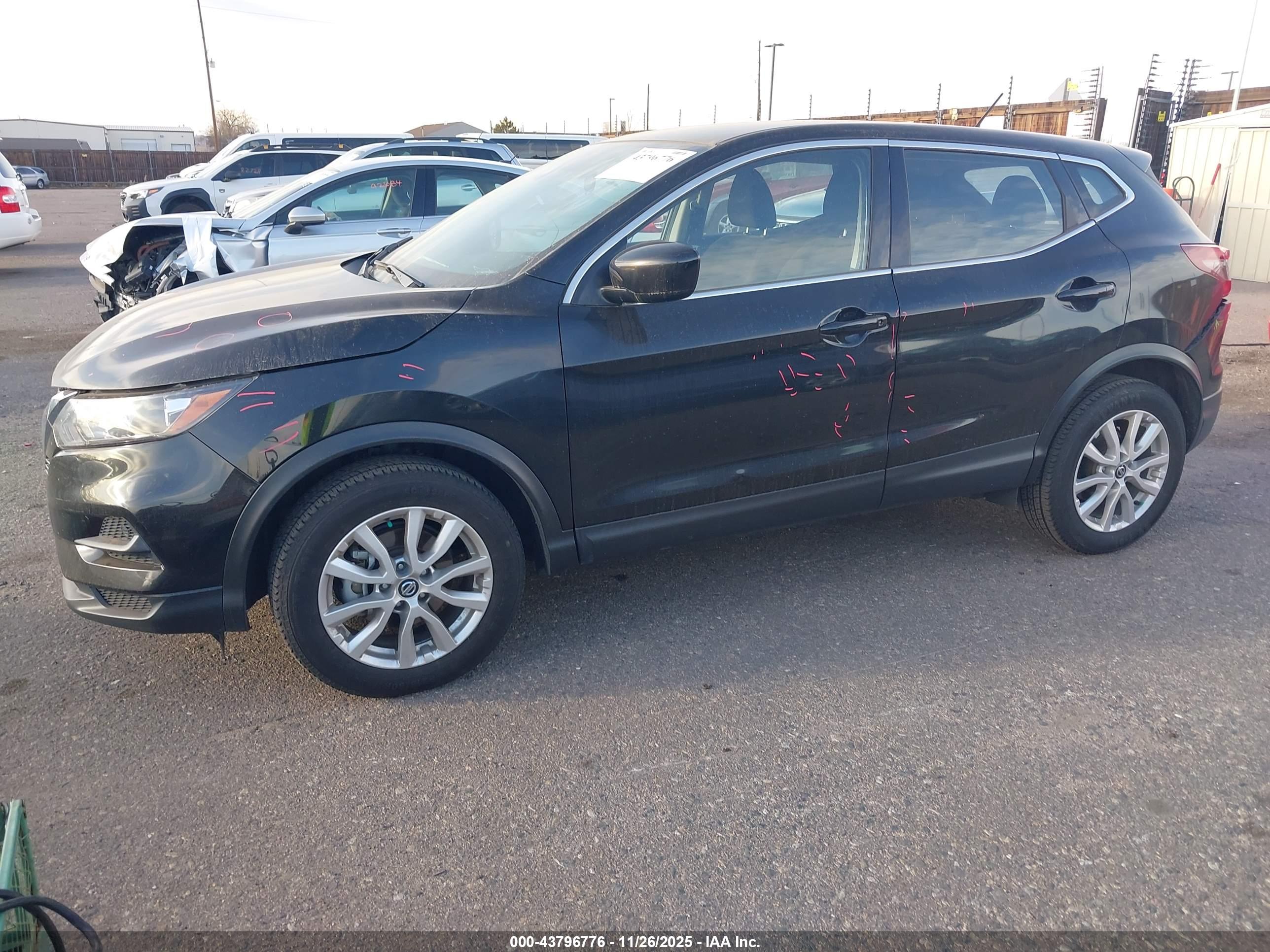 NISSAN ROGUE image 2