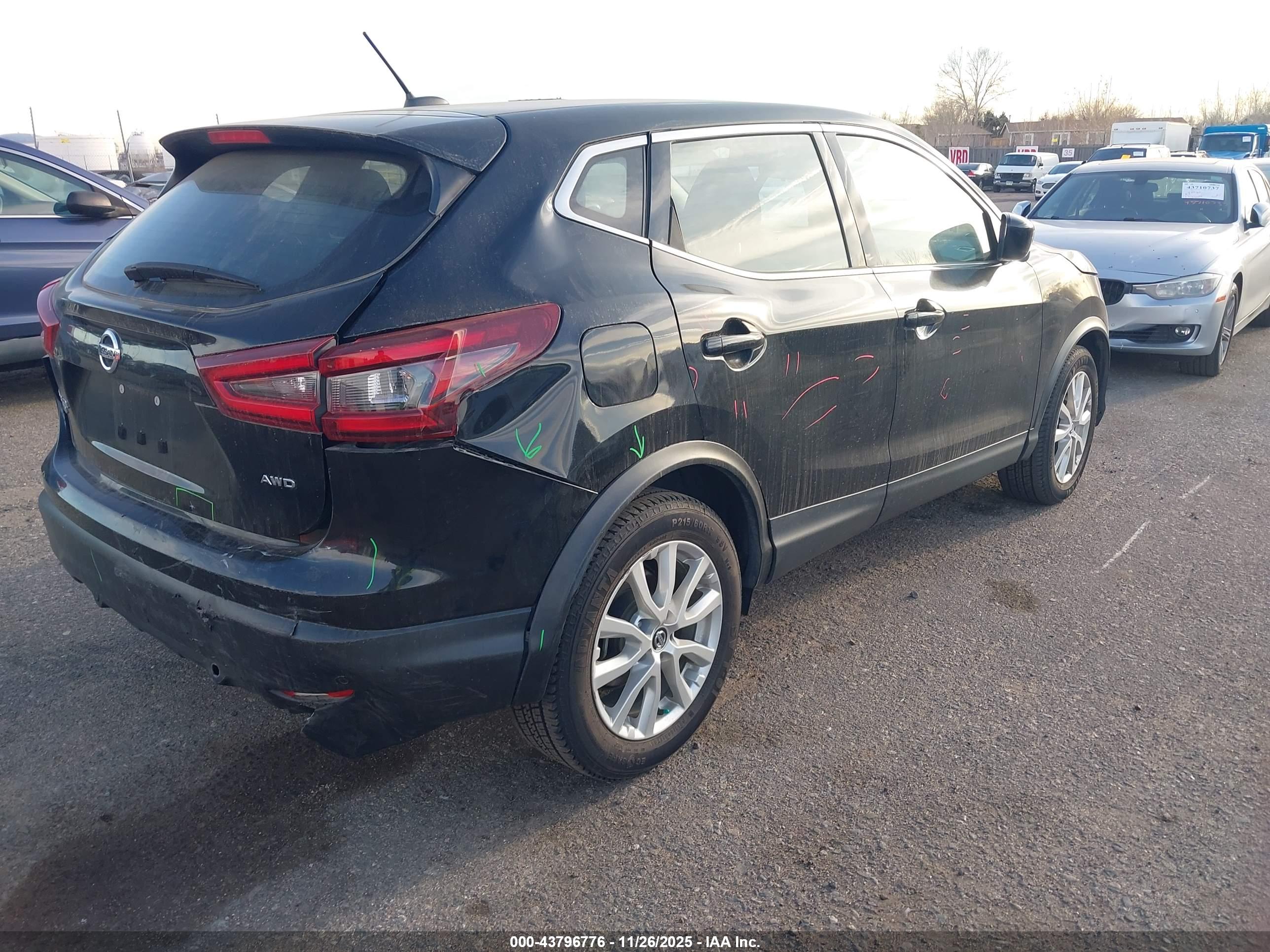 NISSAN ROGUE image 4