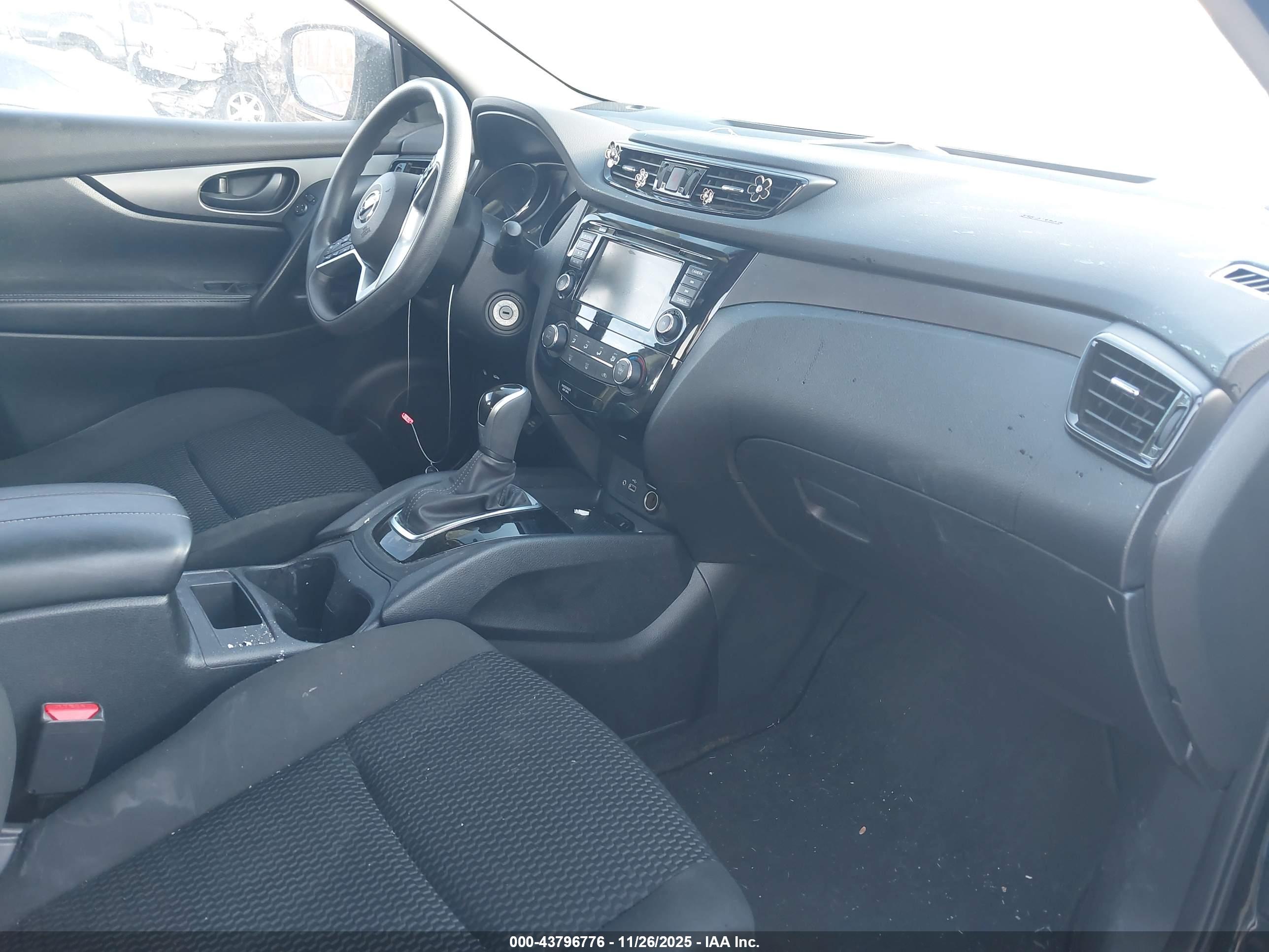 NISSAN ROGUE image 5