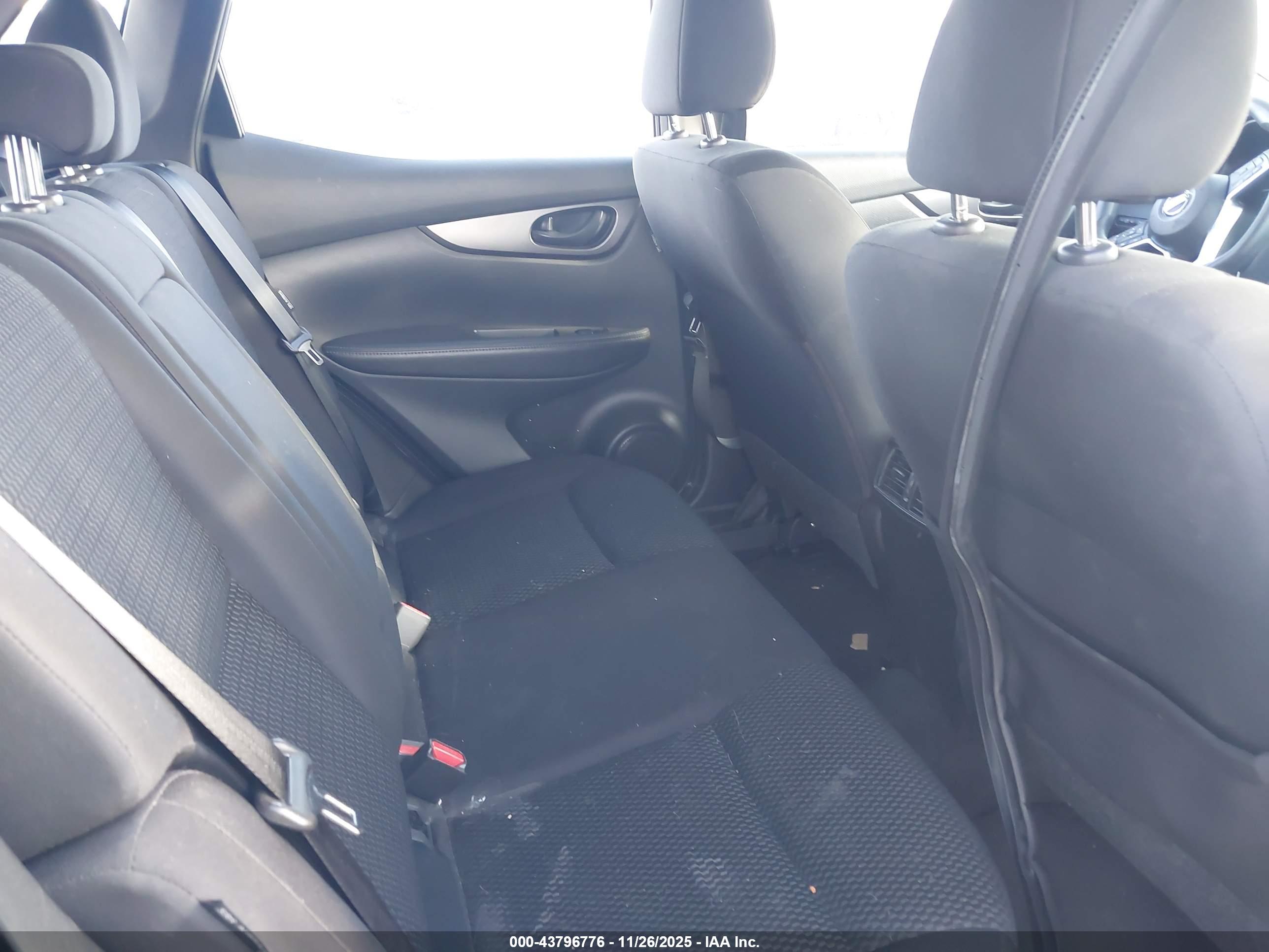 NISSAN ROGUE image 8
