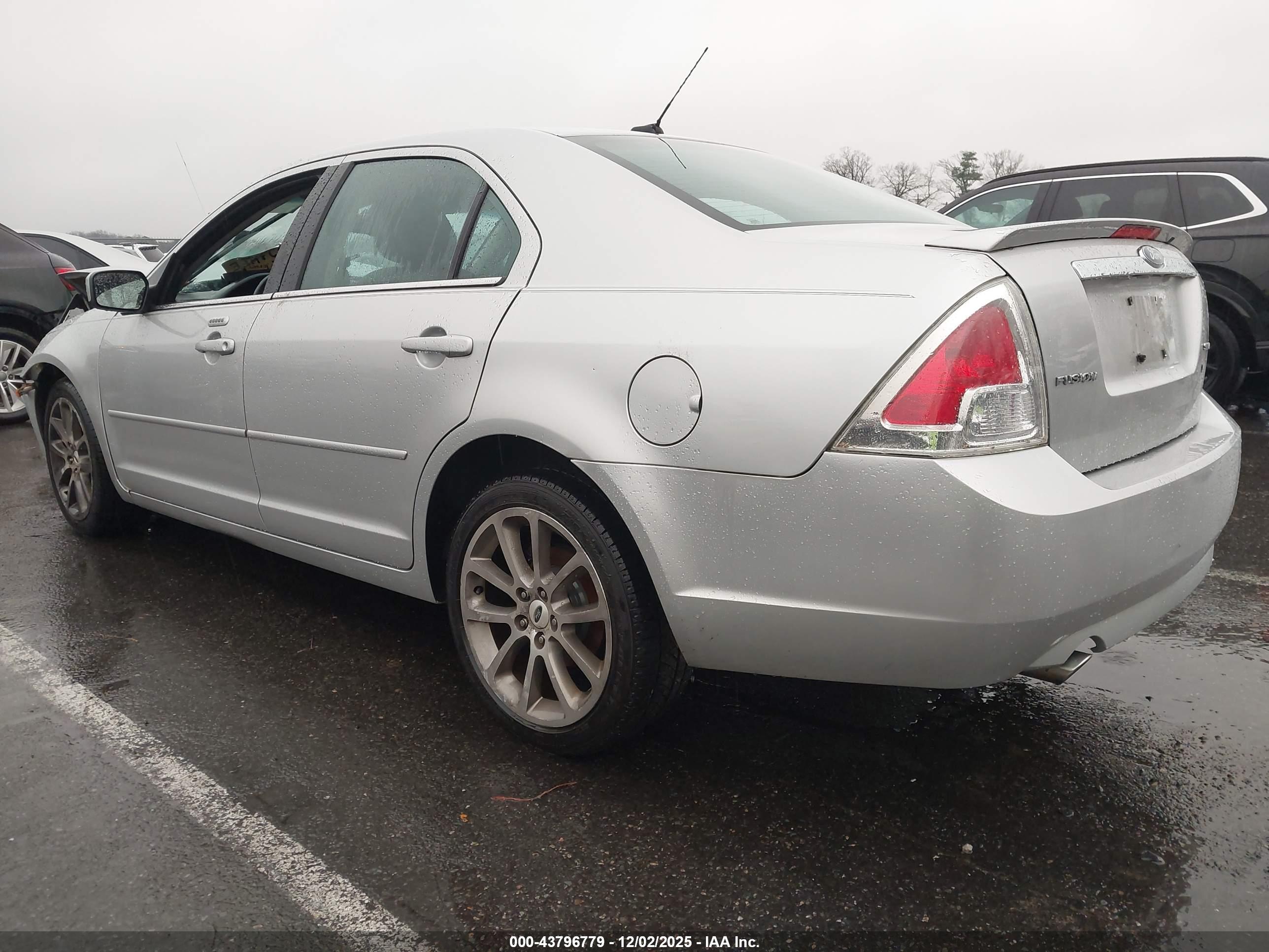 FORD FUSION image 3