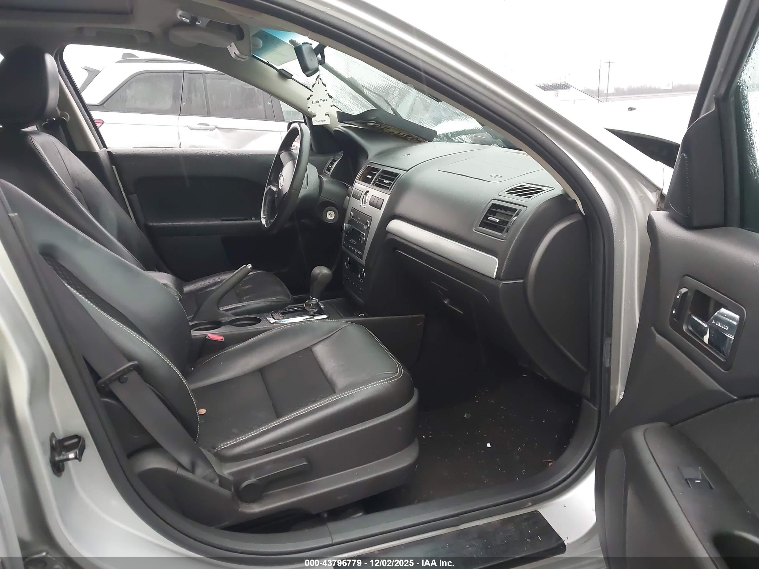 FORD FUSION image 5