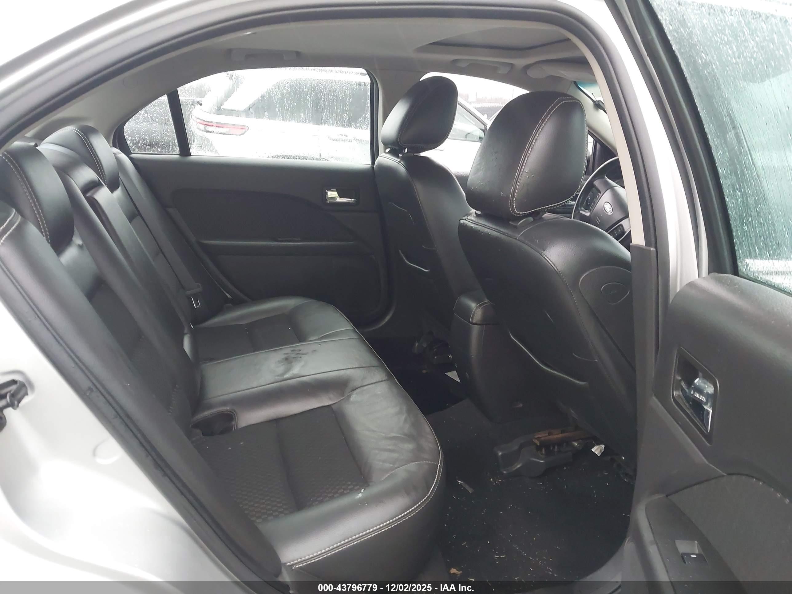 FORD FUSION image 8