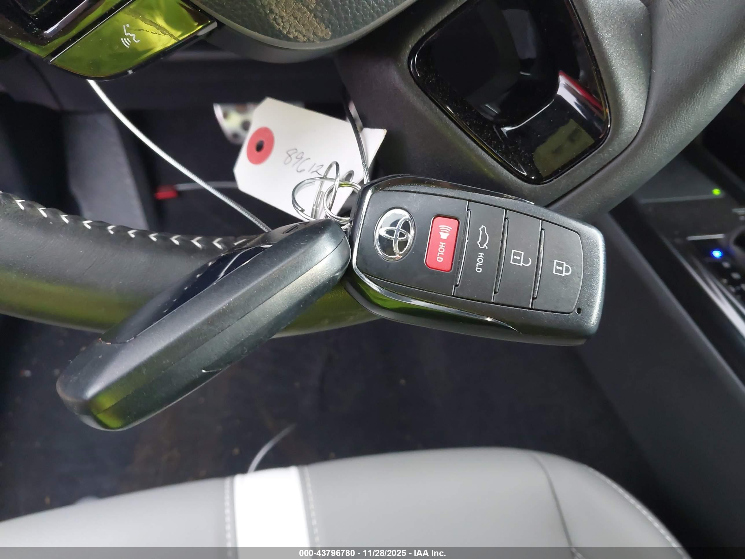 TOYOTA CAMRY image 11