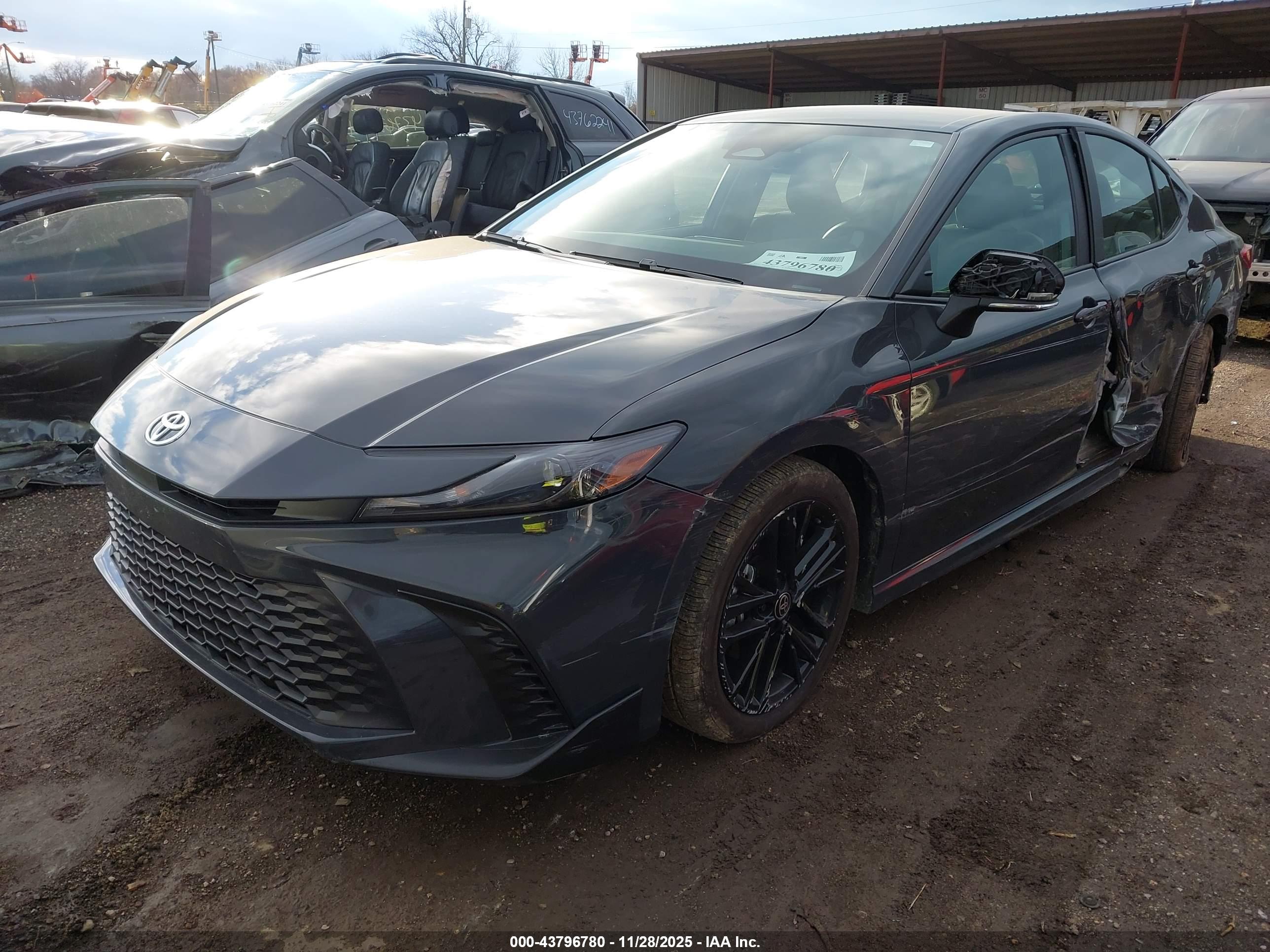 TOYOTA CAMRY image 2