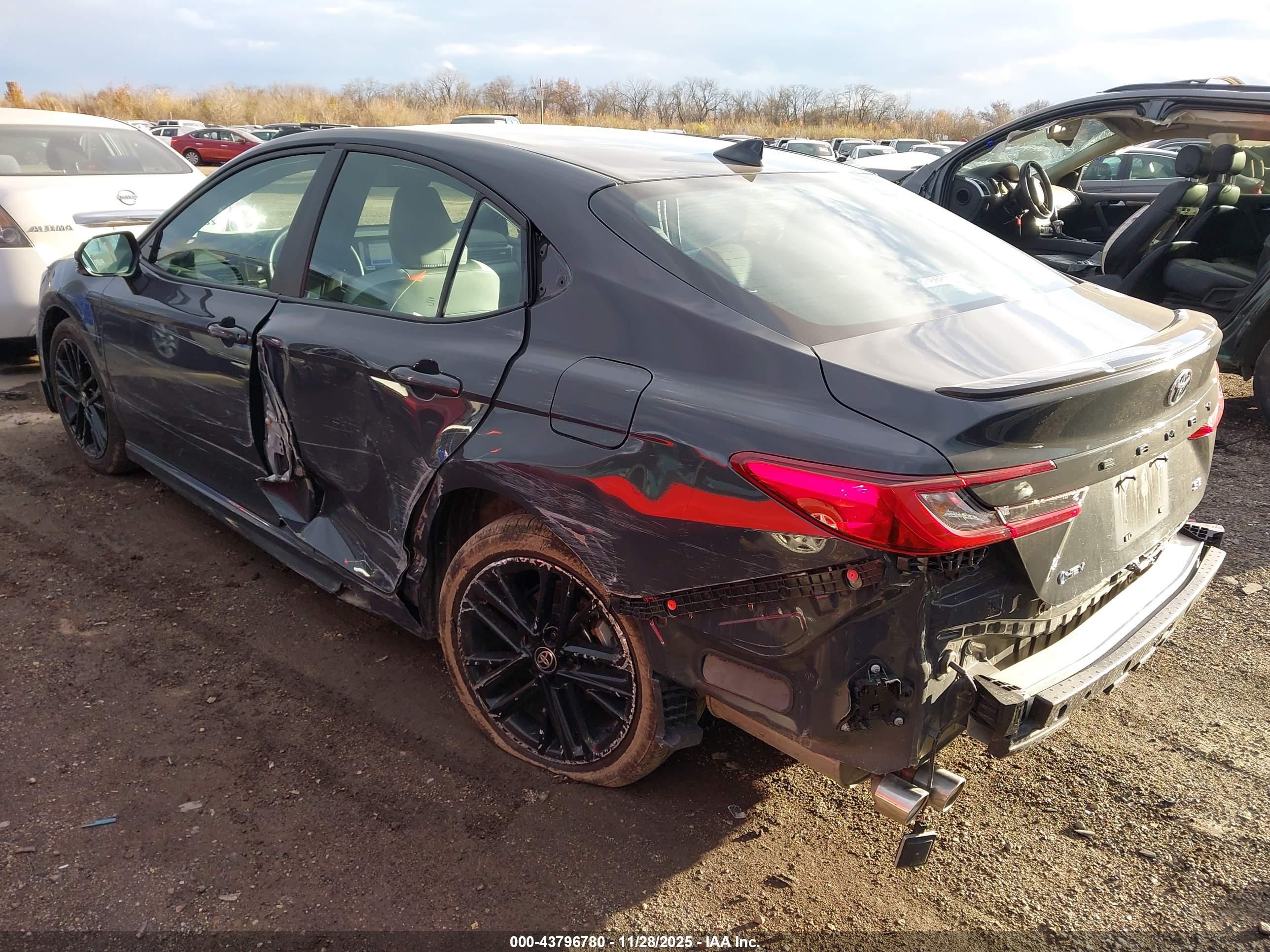 TOYOTA CAMRY image 3
