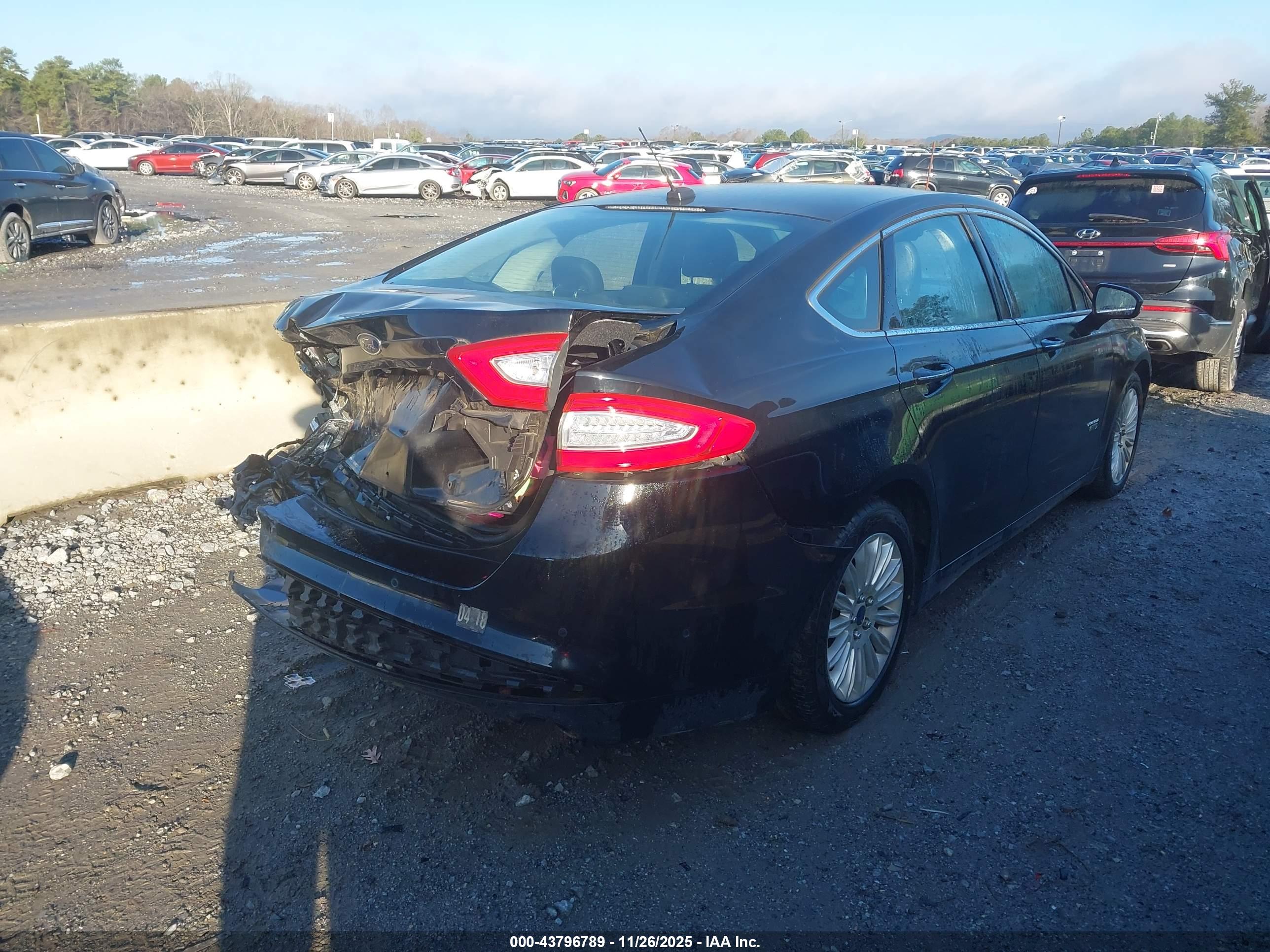 FORD FUSION image 4