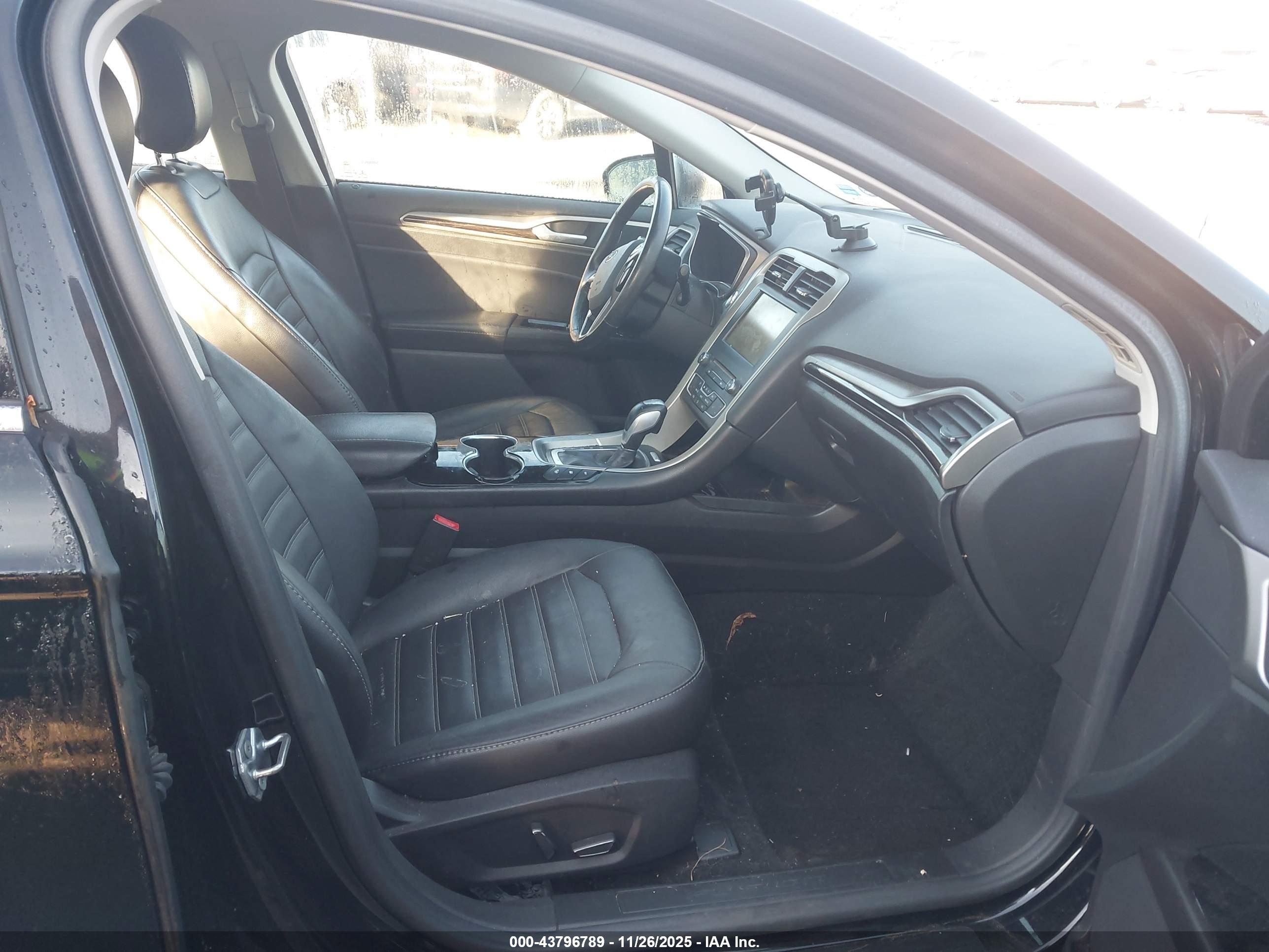 FORD FUSION image 5
