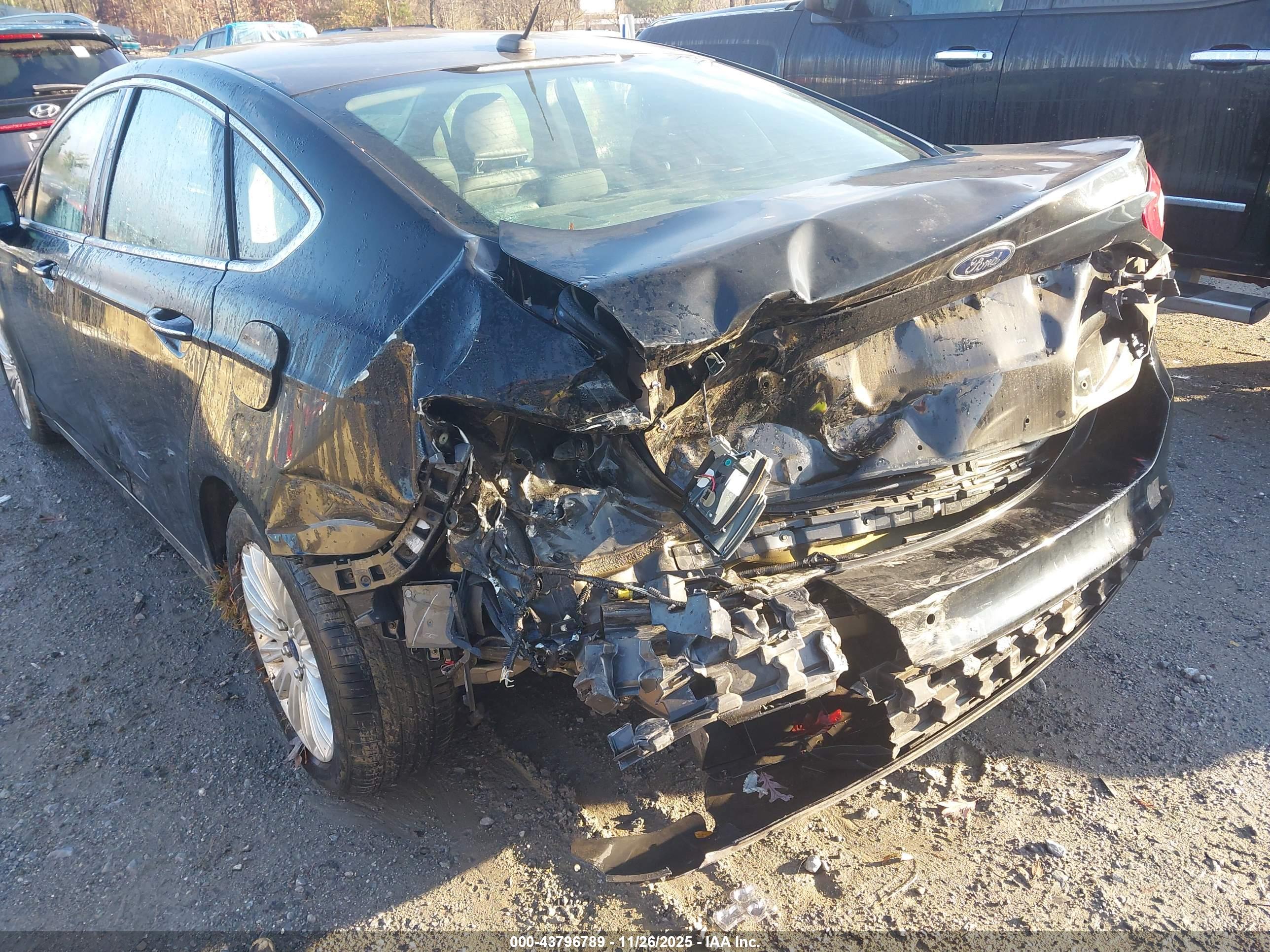 FORD FUSION image 6