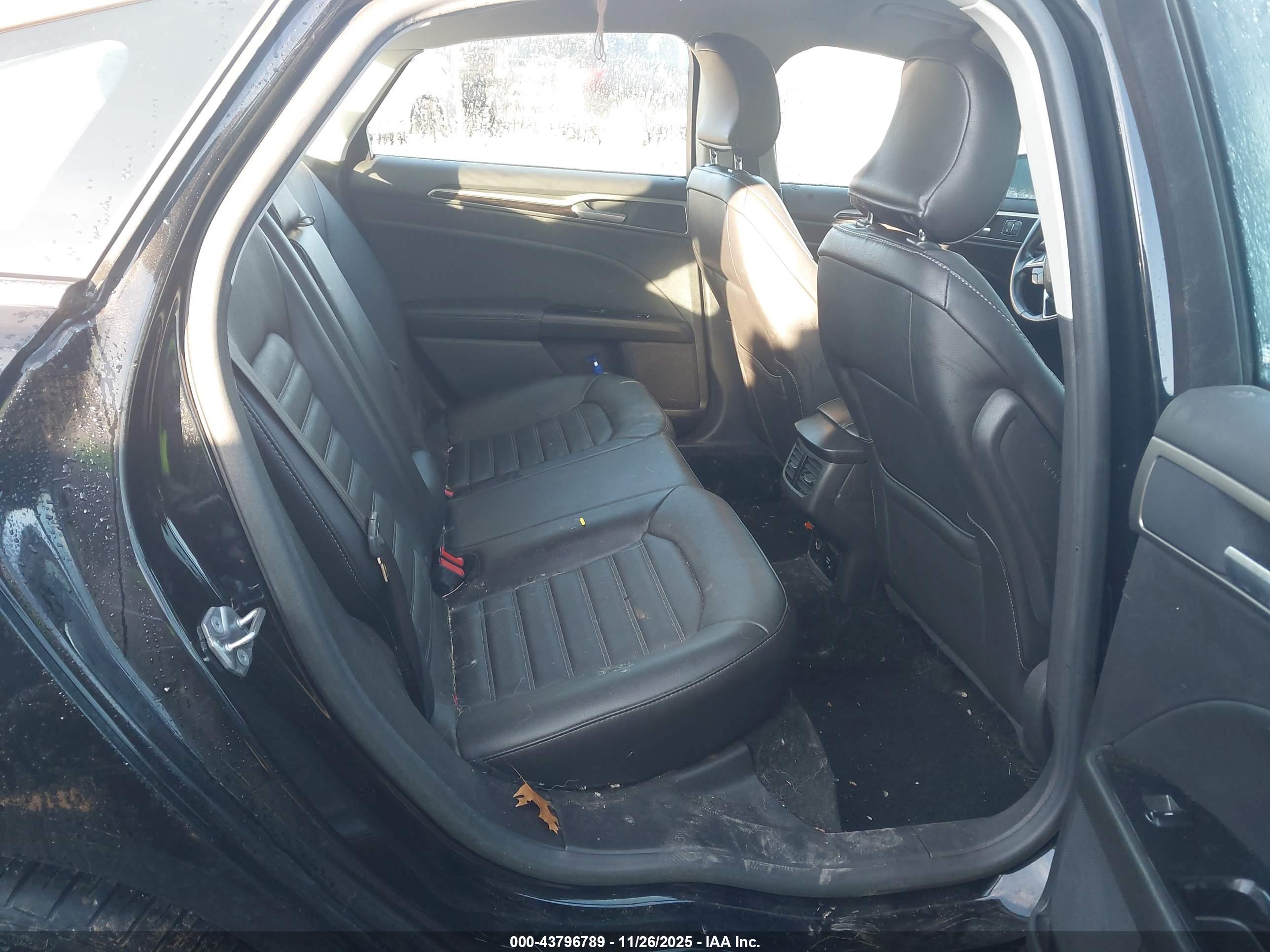 FORD FUSION image 8