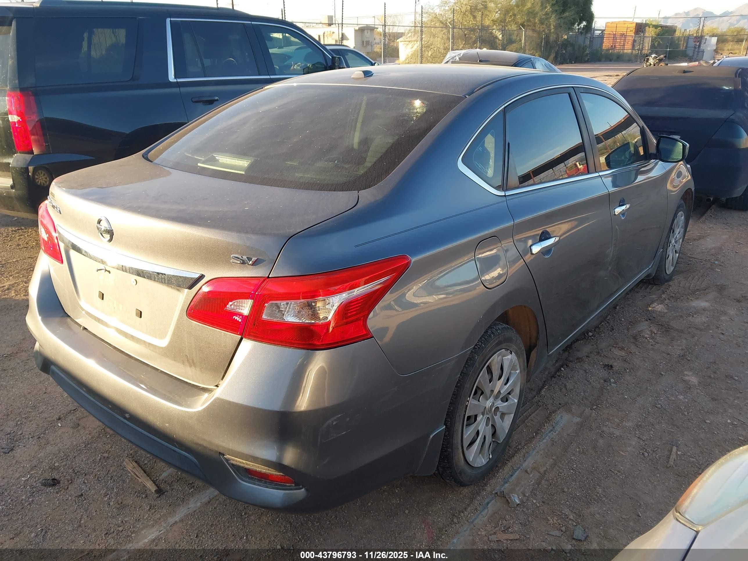 NISSAN SENTRA image 4