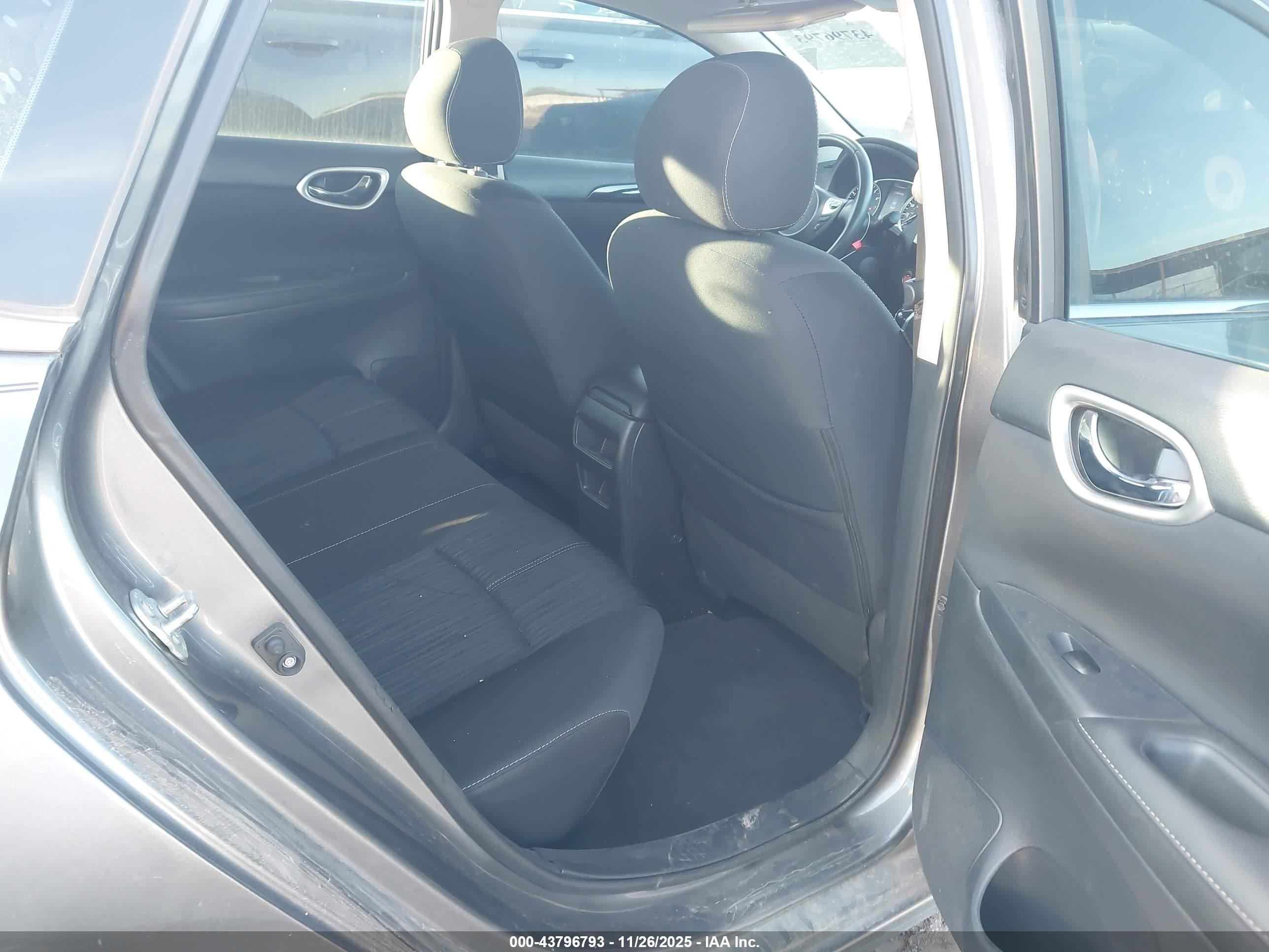 NISSAN SENTRA image 8