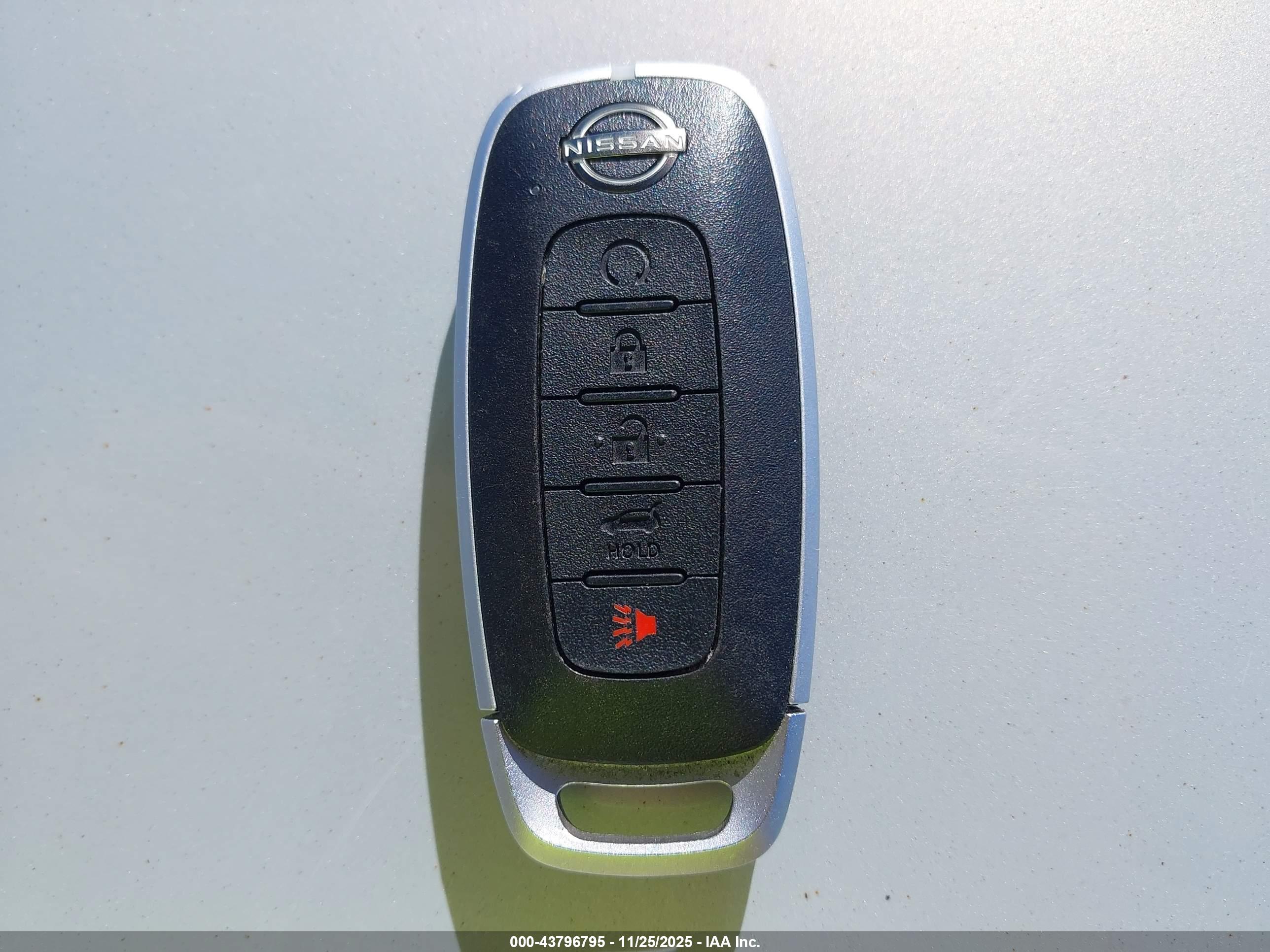 NISSAN ROGUE image 11