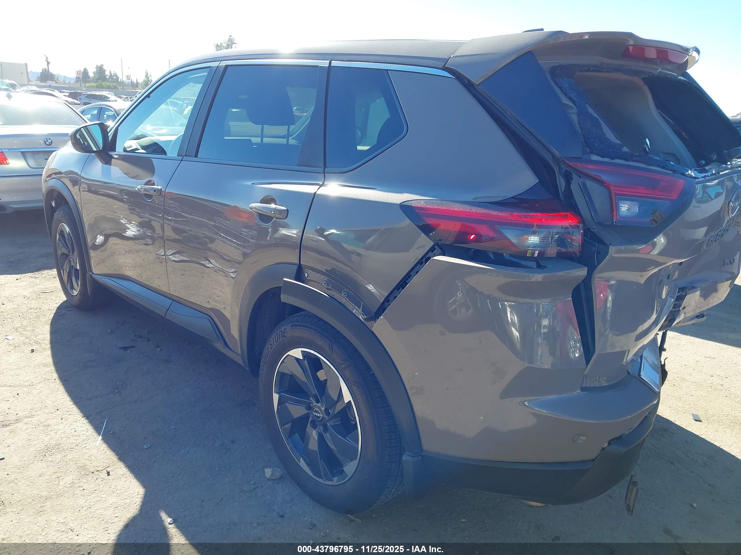 NISSAN ROGUE image 3