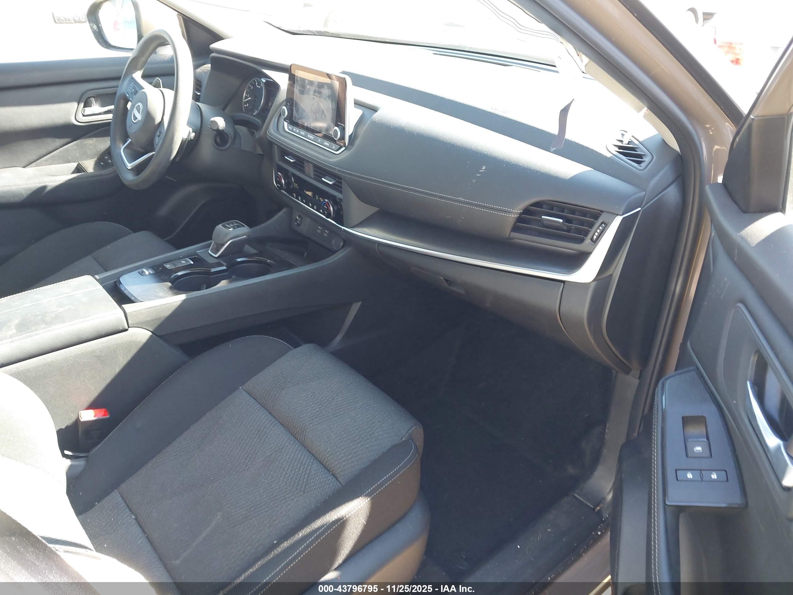 NISSAN ROGUE image 5