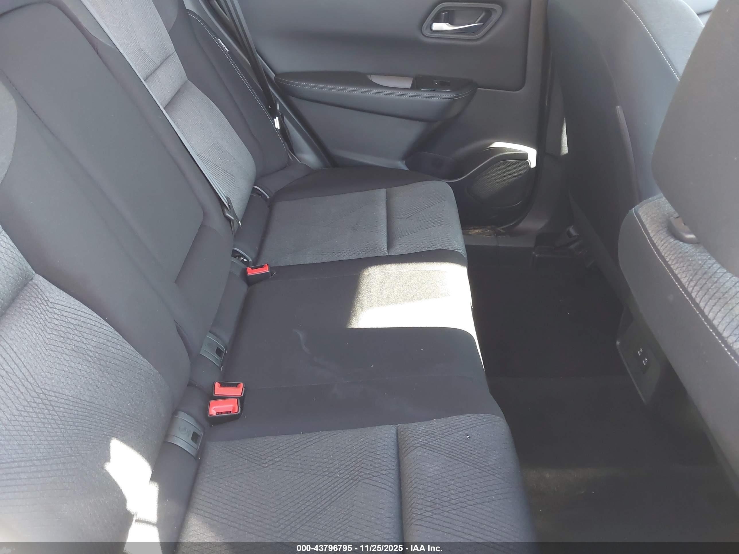 NISSAN ROGUE image 8