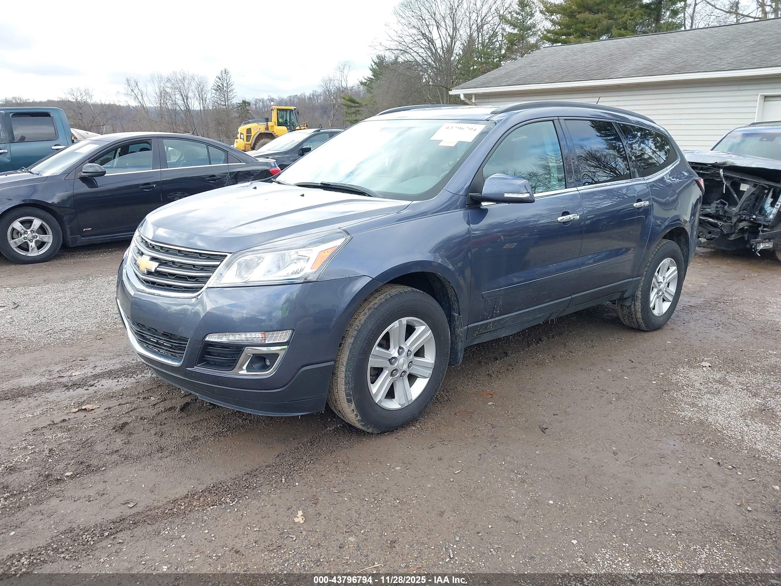 CHEVROLET TRAVERSE image 2