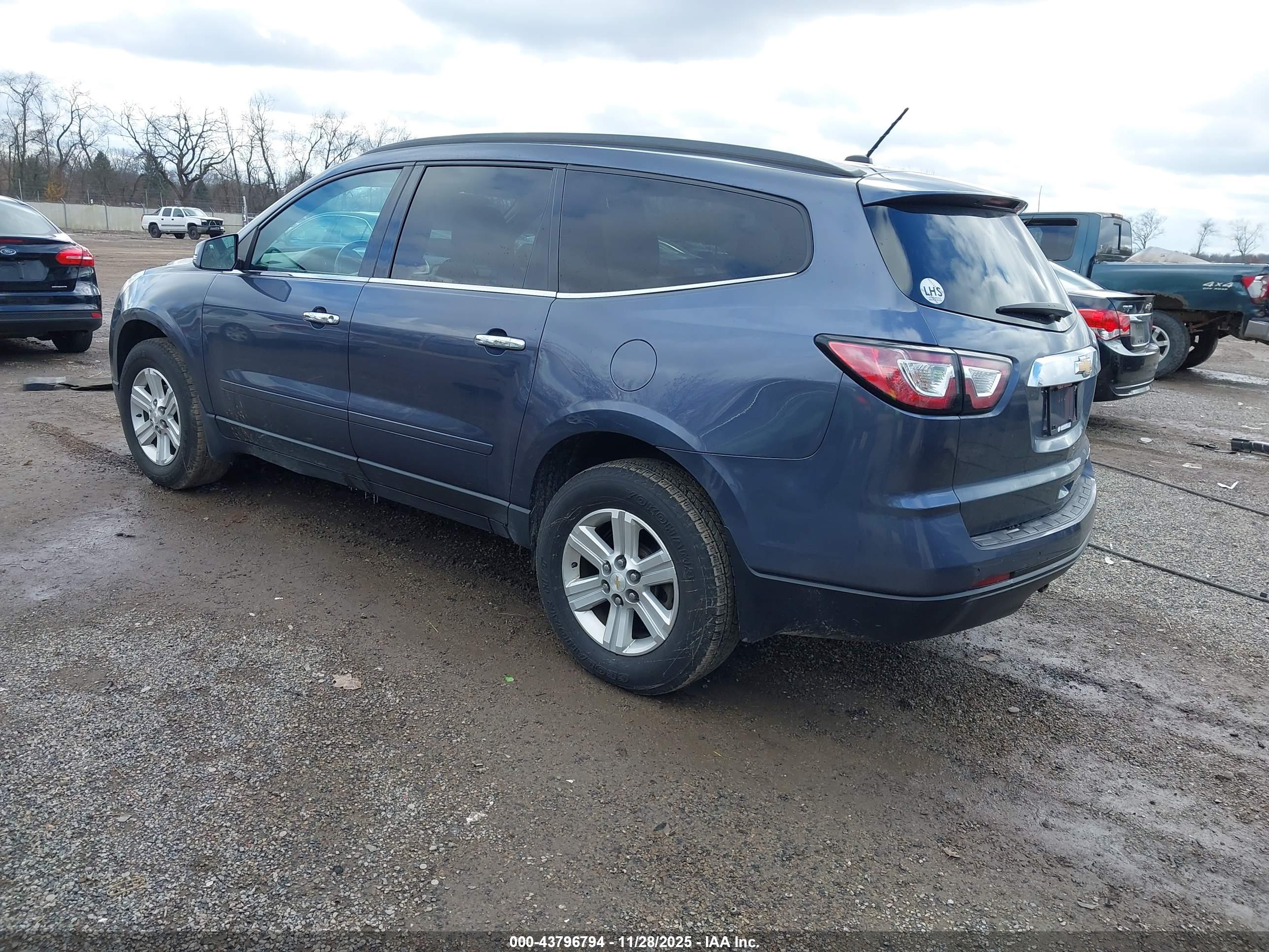 CHEVROLET TRAVERSE image 3