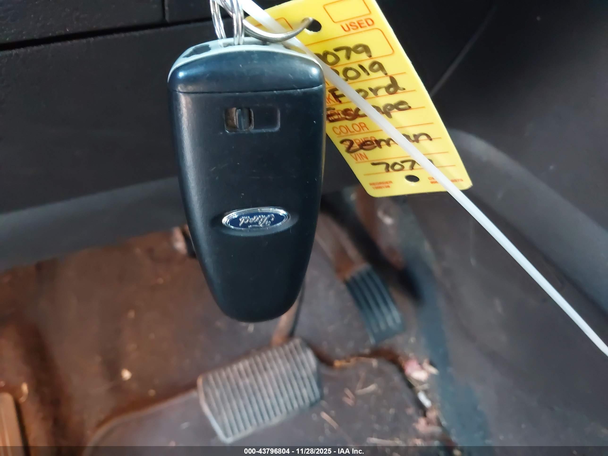 FORD ESCAPE image 11
