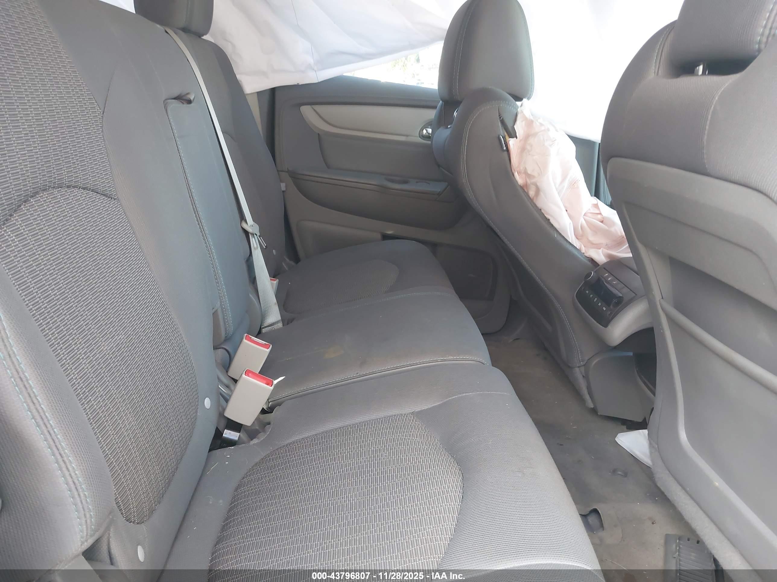 CHEVROLET TRAVERSE image 8