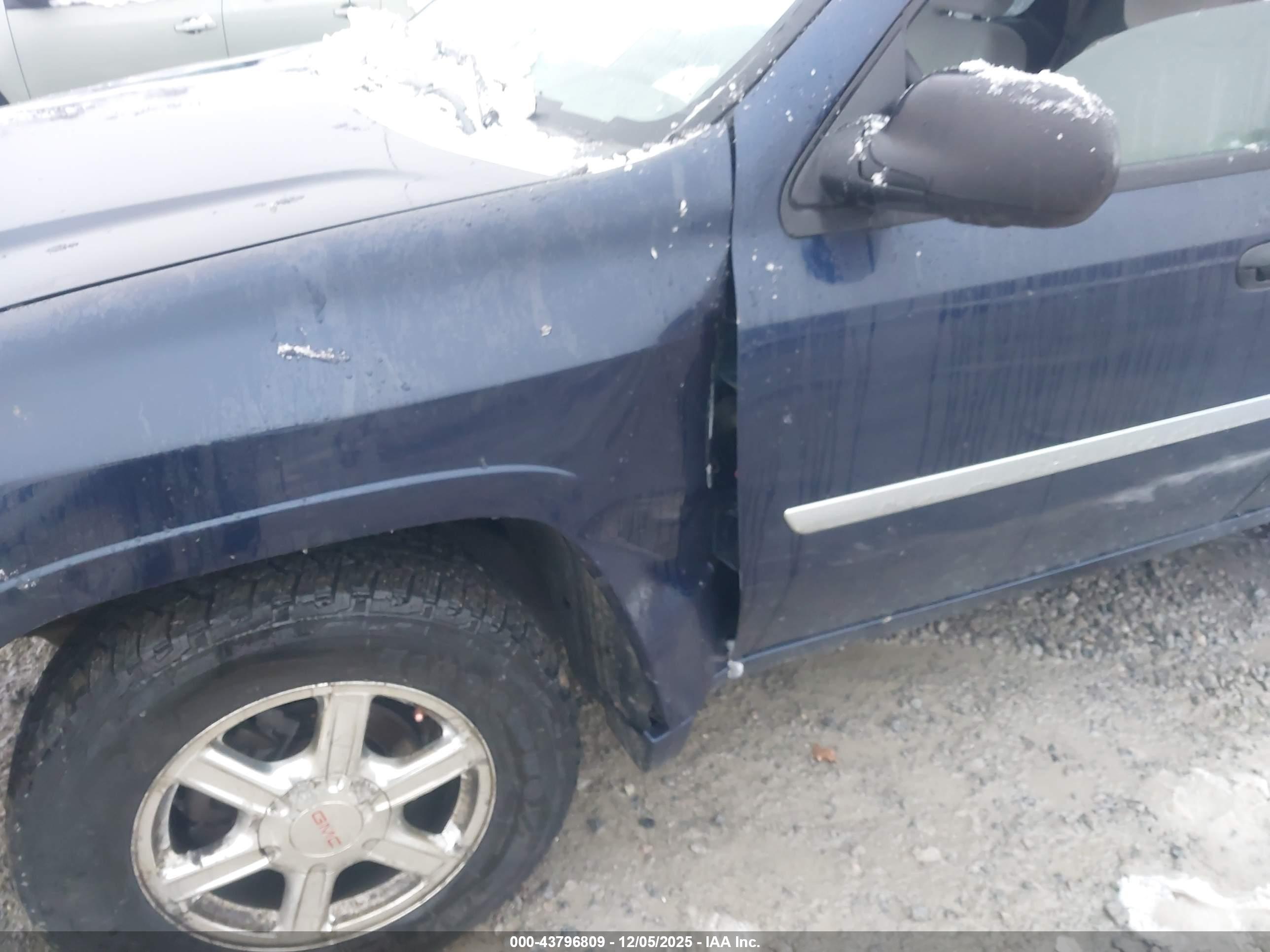 GMC ENVOY image 6