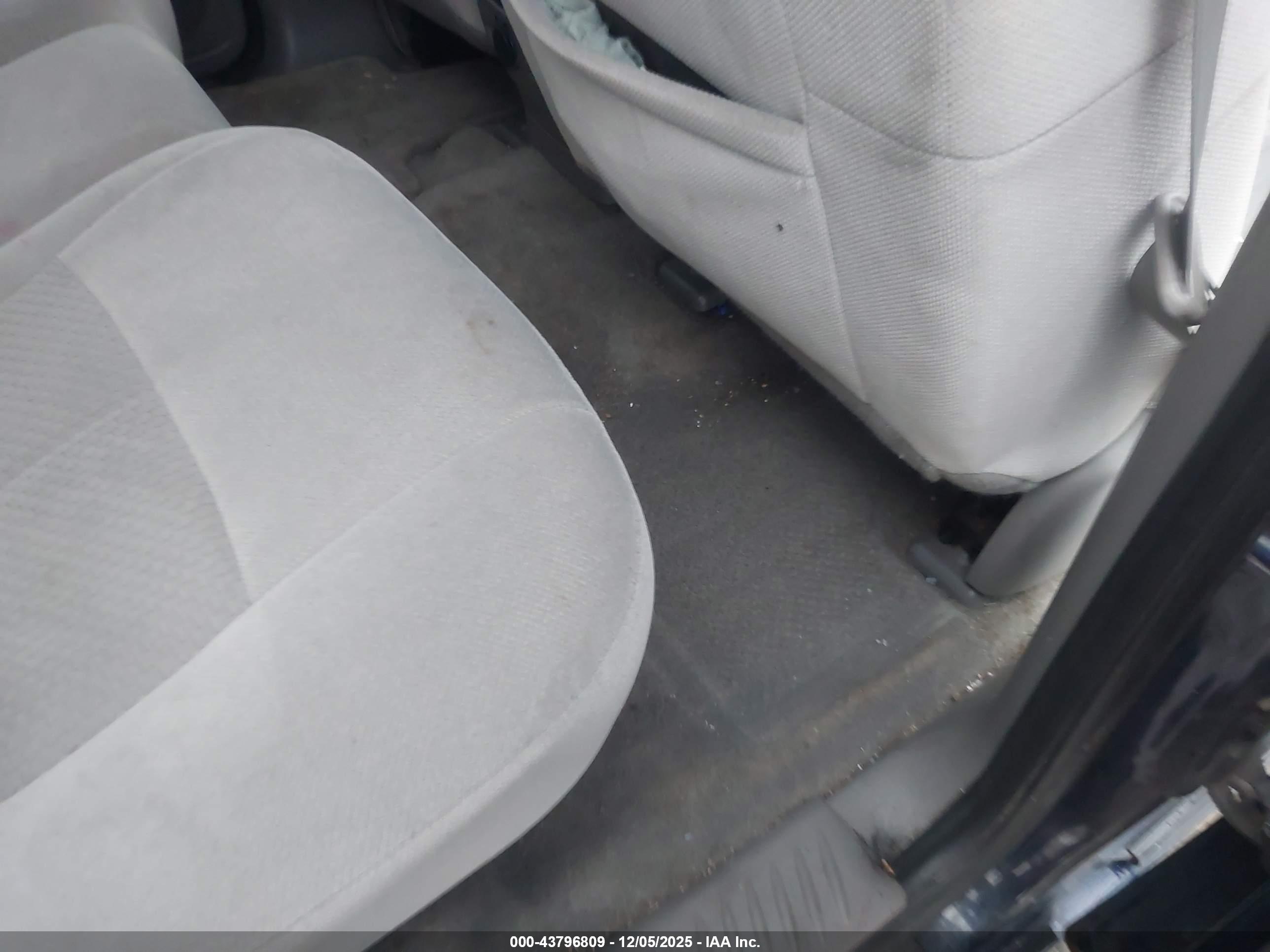 GMC ENVOY image 8