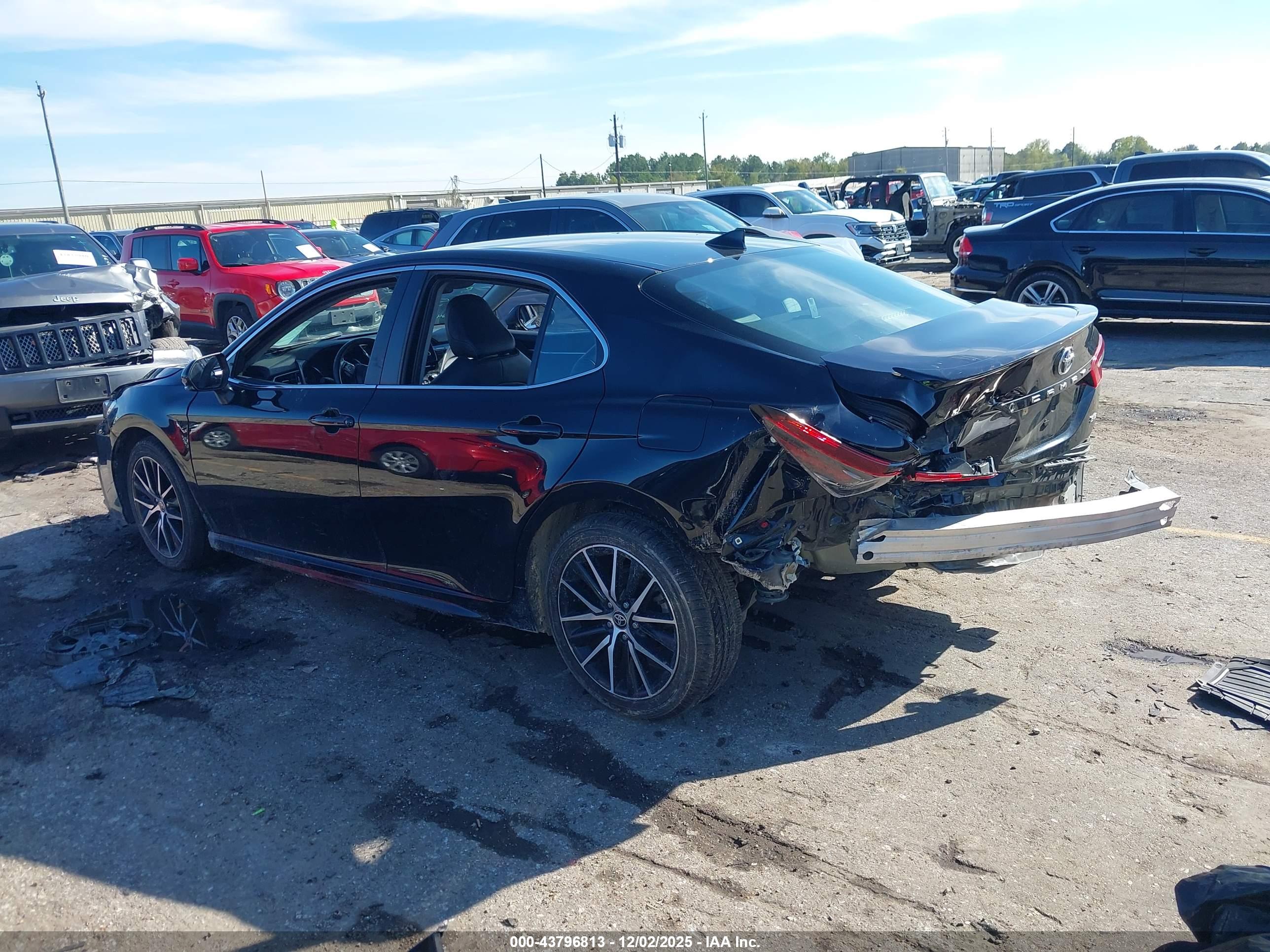 TOYOTA CAMRY image 3