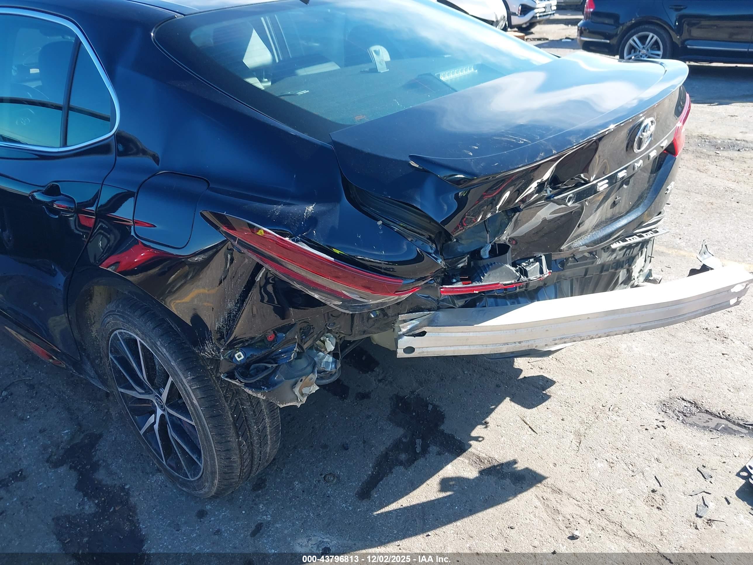 TOYOTA CAMRY image 6