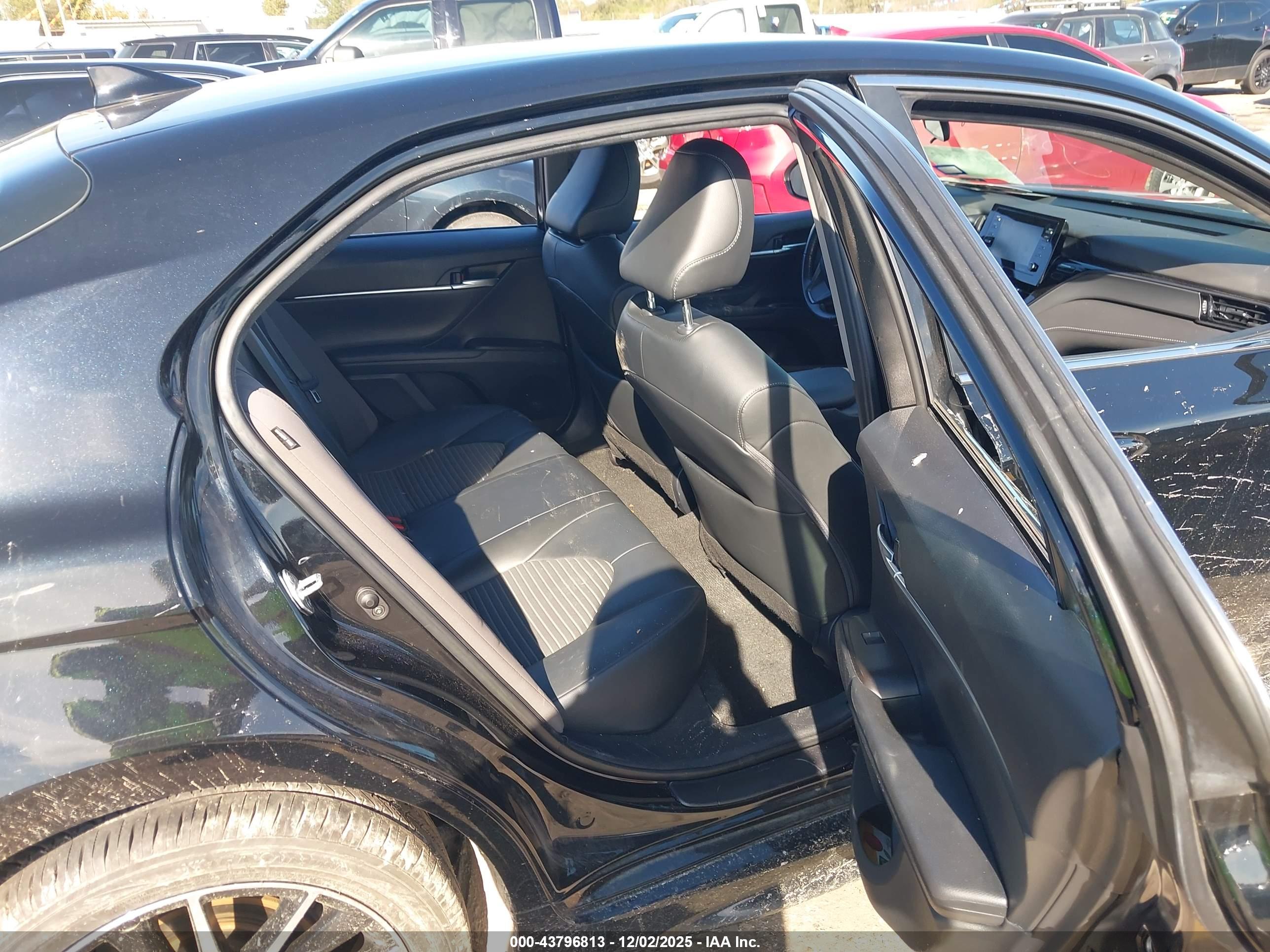 TOYOTA CAMRY image 8
