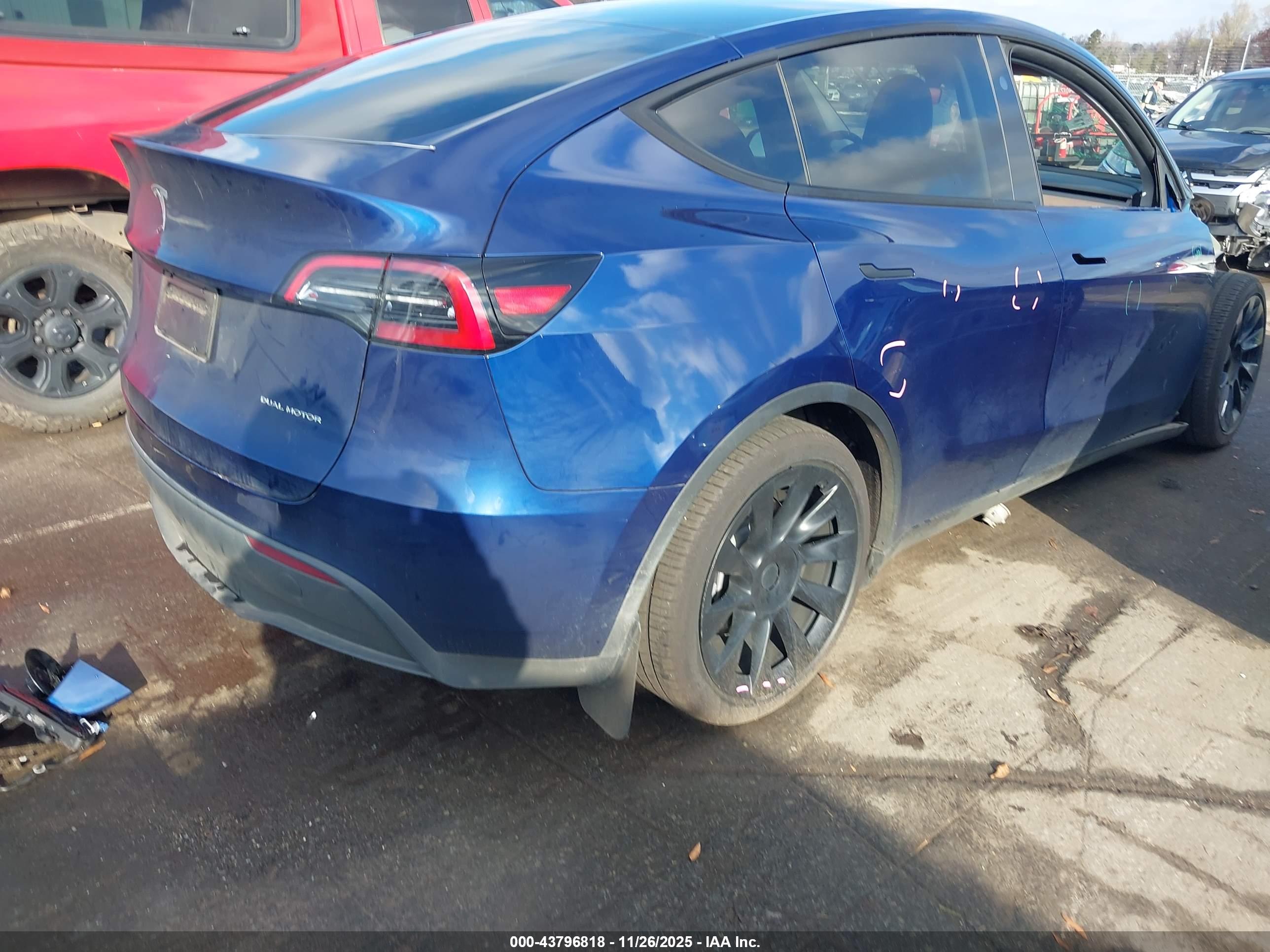 TESLA MODEL image 4