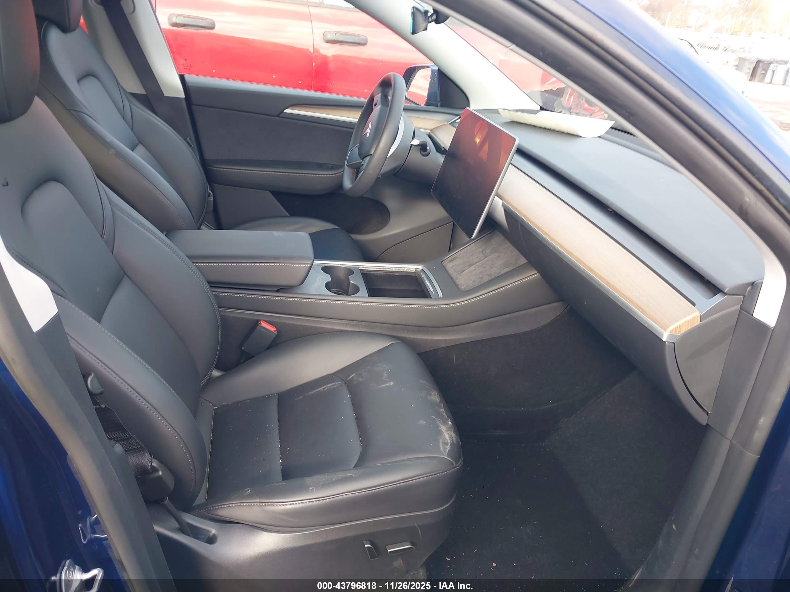 TESLA MODEL image 5