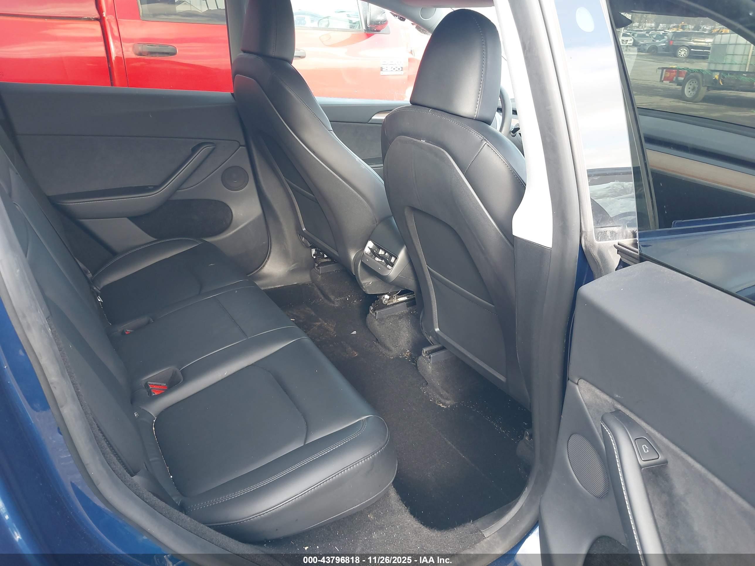 TESLA MODEL image 8