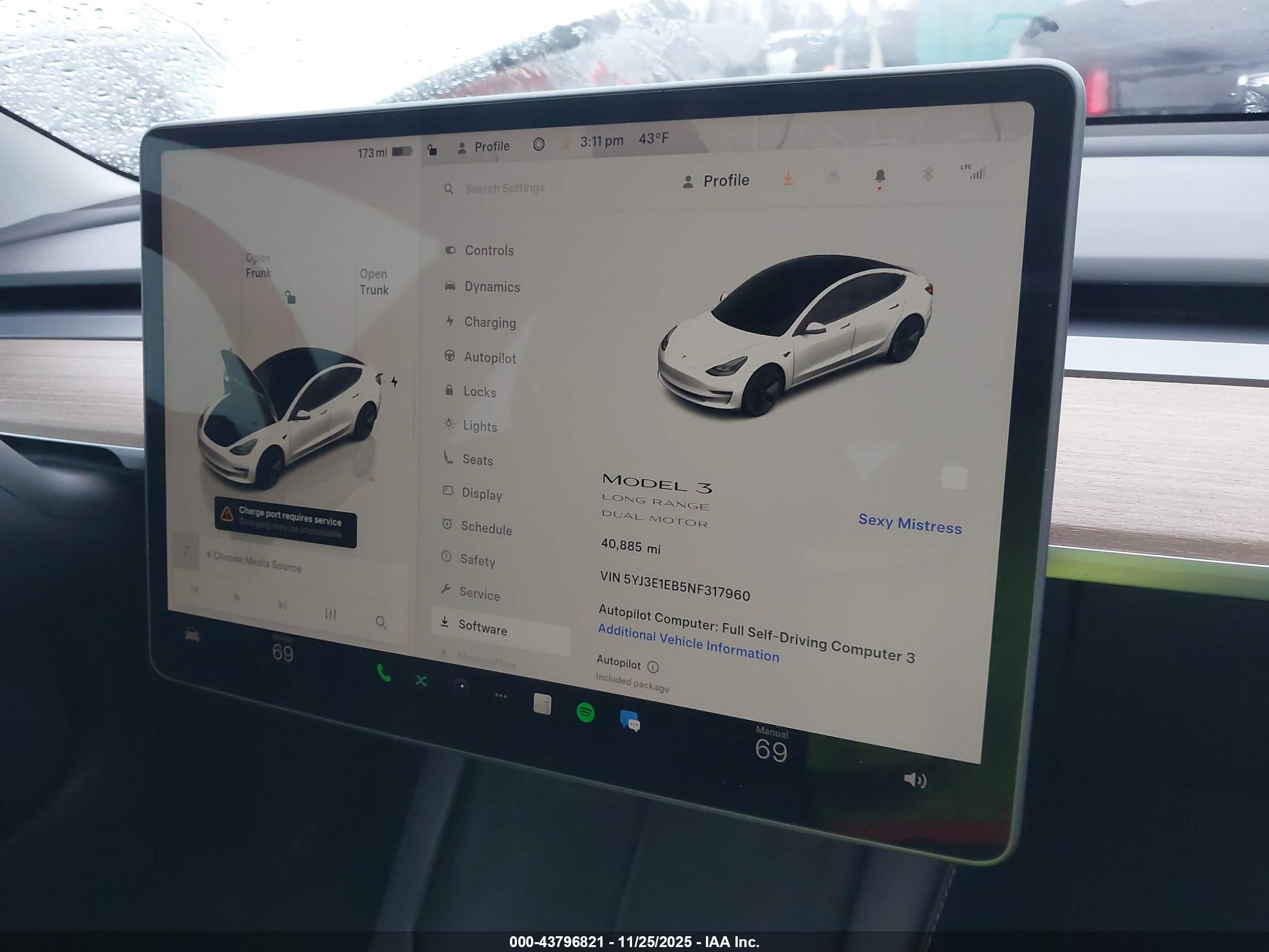 TESLA MODEL image 7