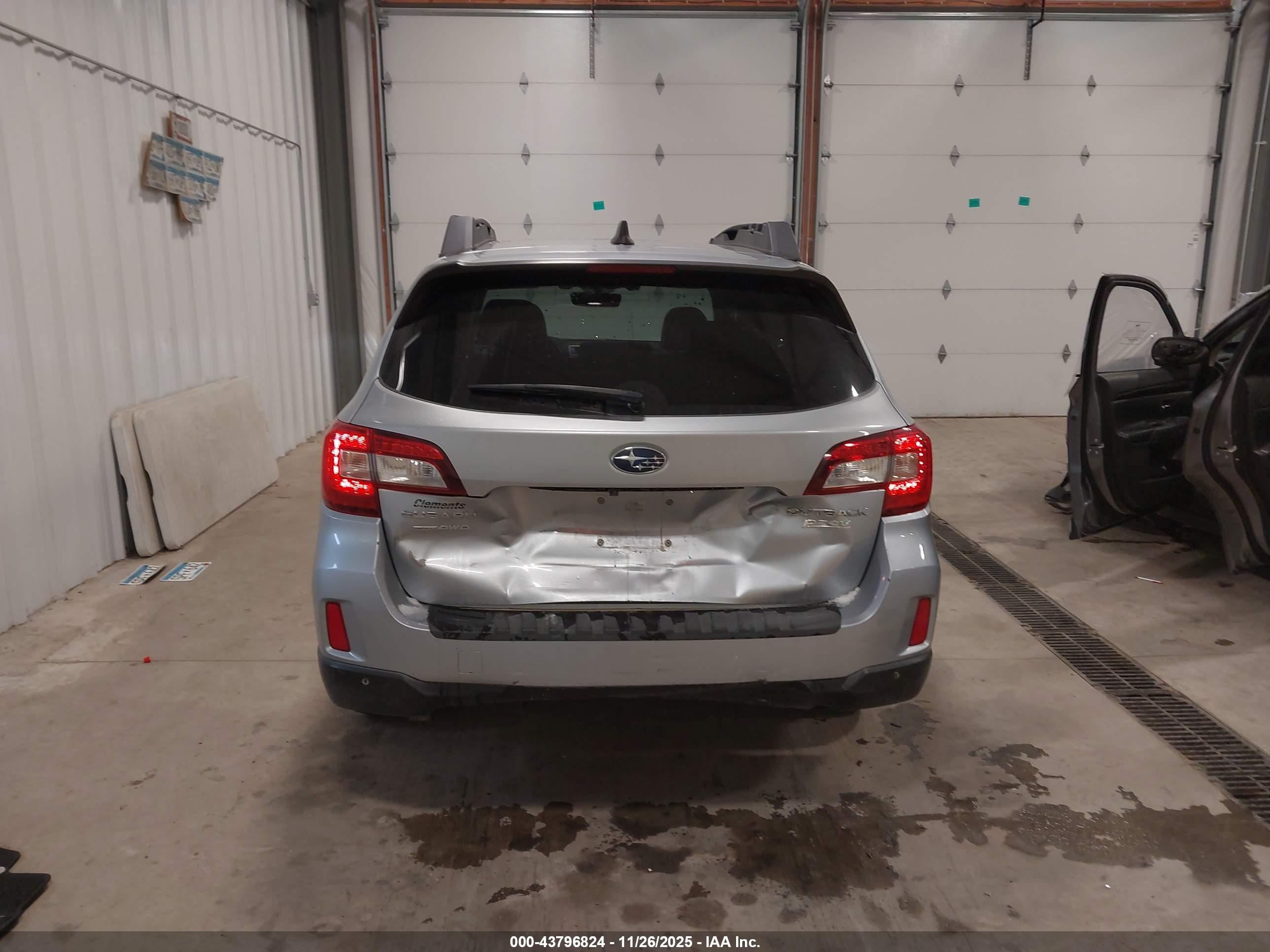 SUBARU OUTBACK image 6
