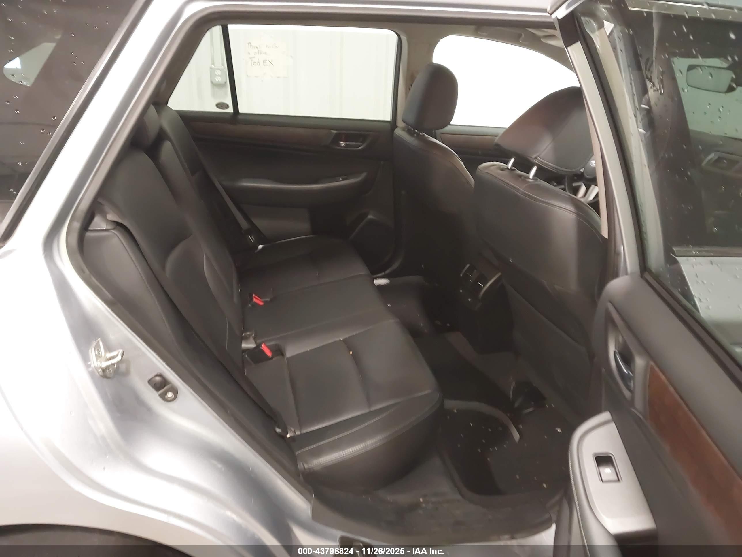 SUBARU OUTBACK image 8