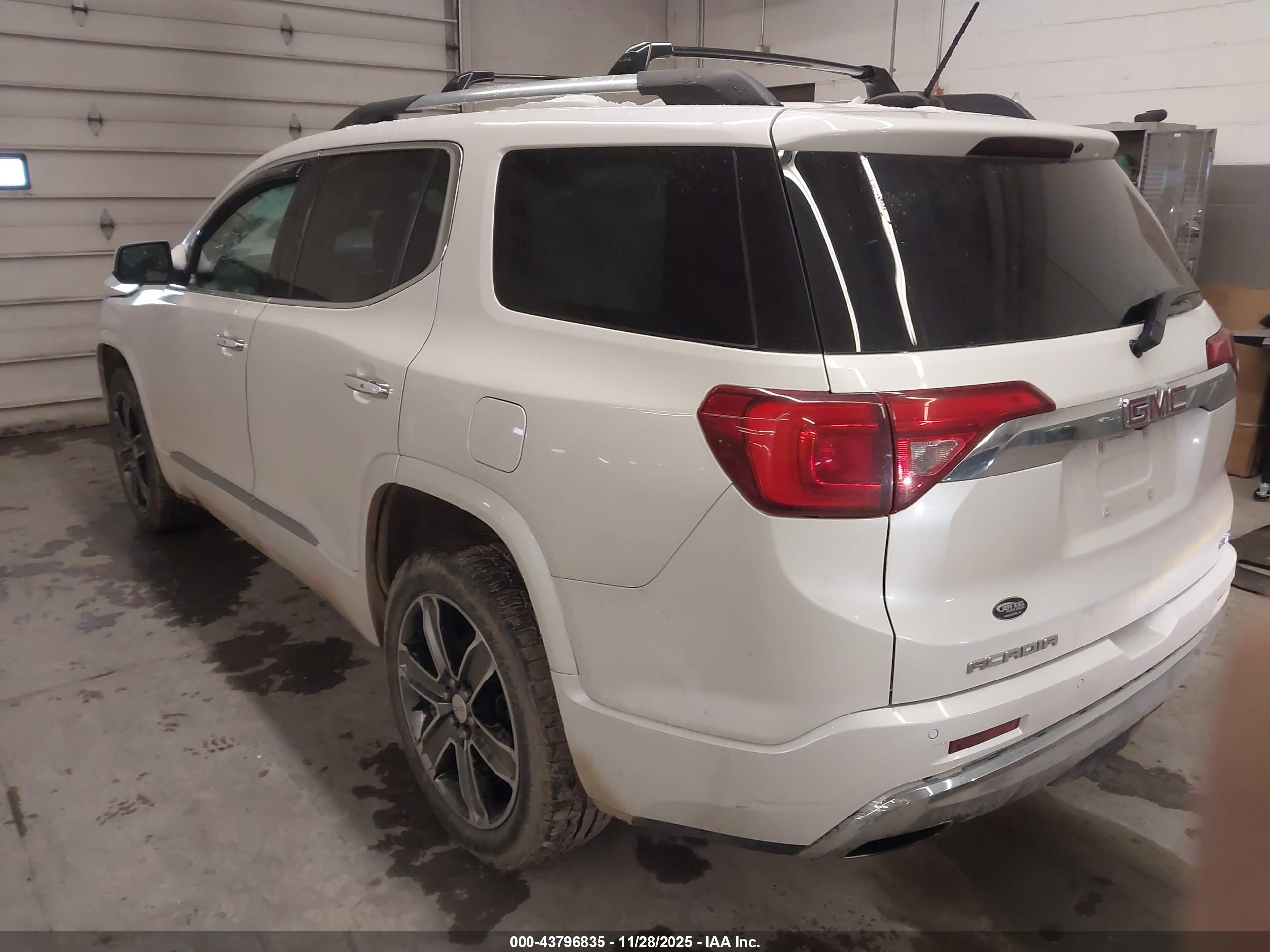 GMC ACADIA image 3