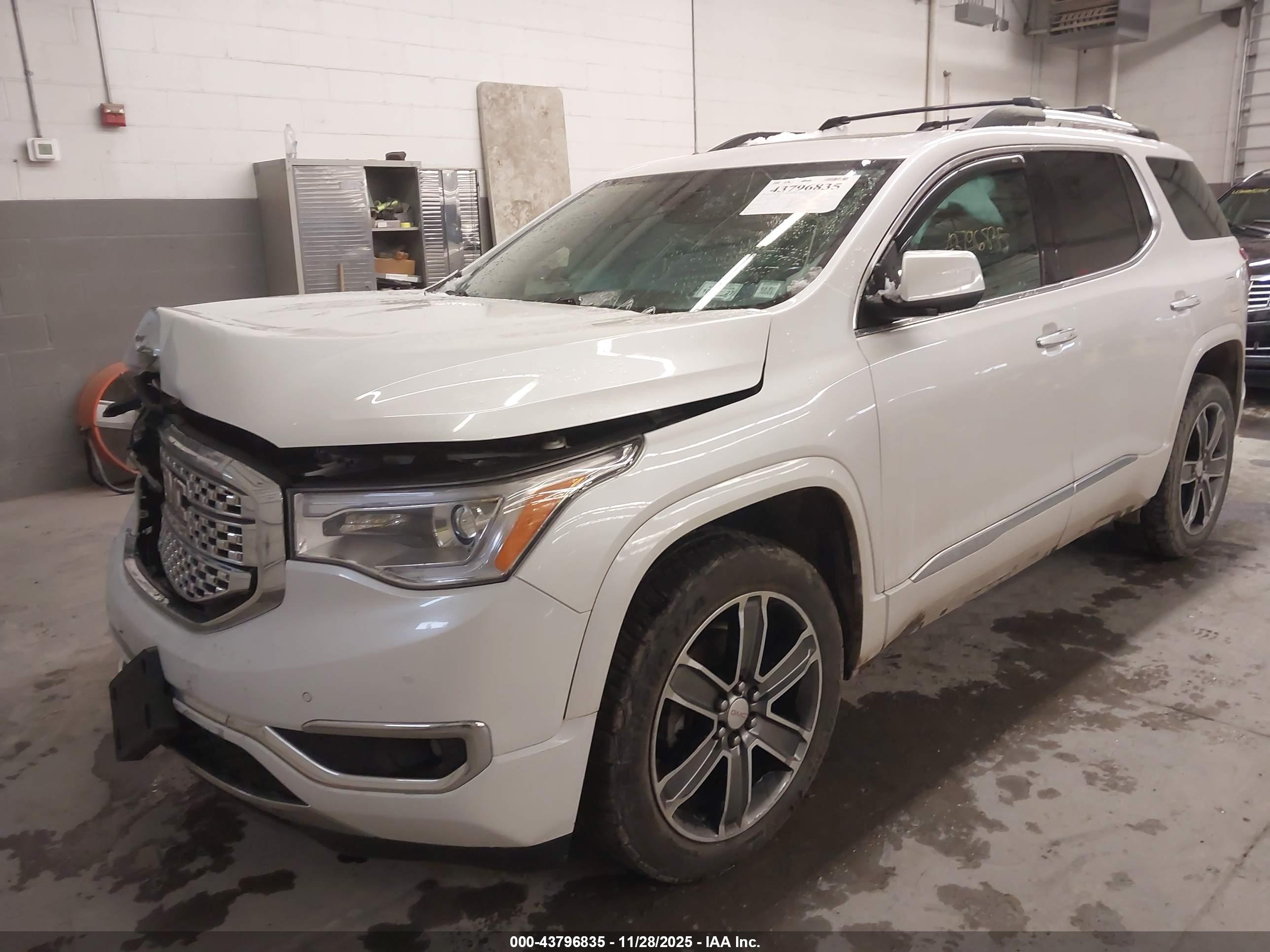 GMC ACADIA image 6