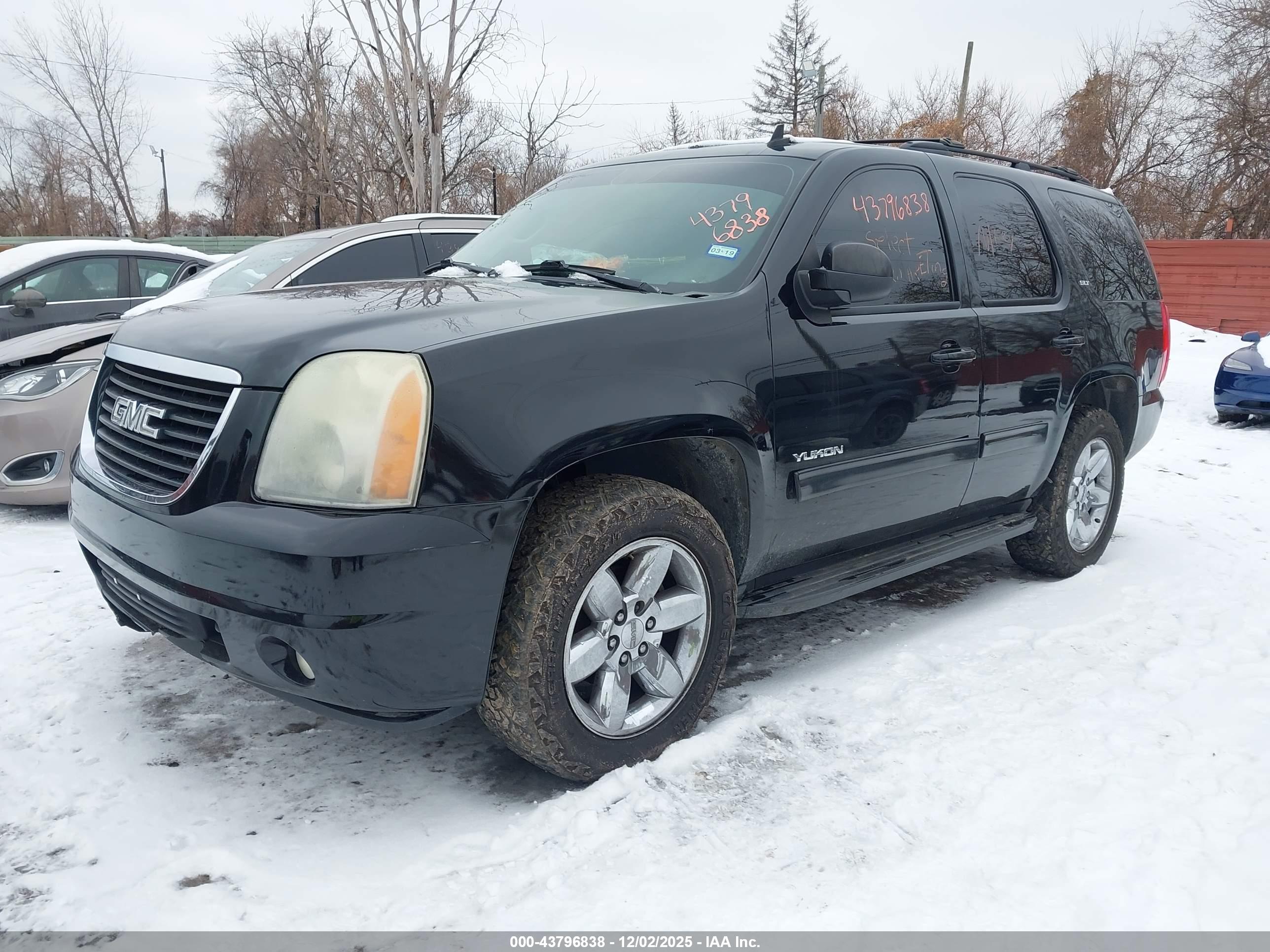 GMC YUKON image 2