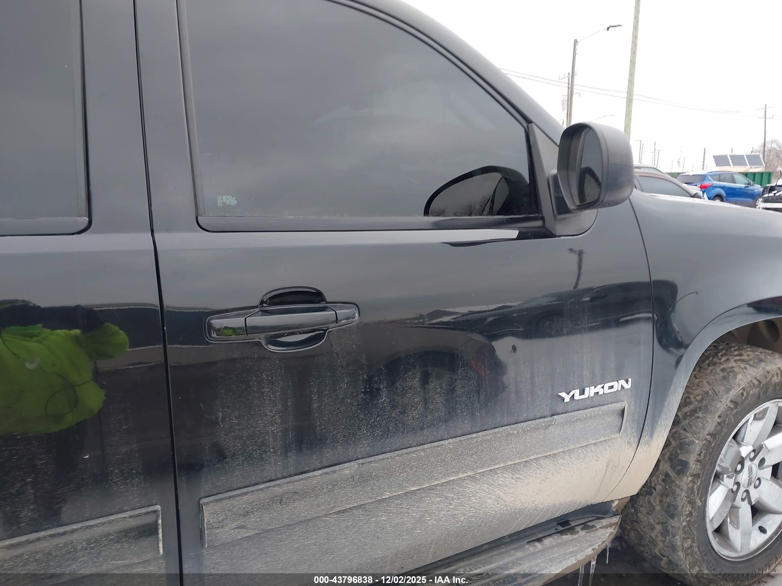 GMC YUKON image 5