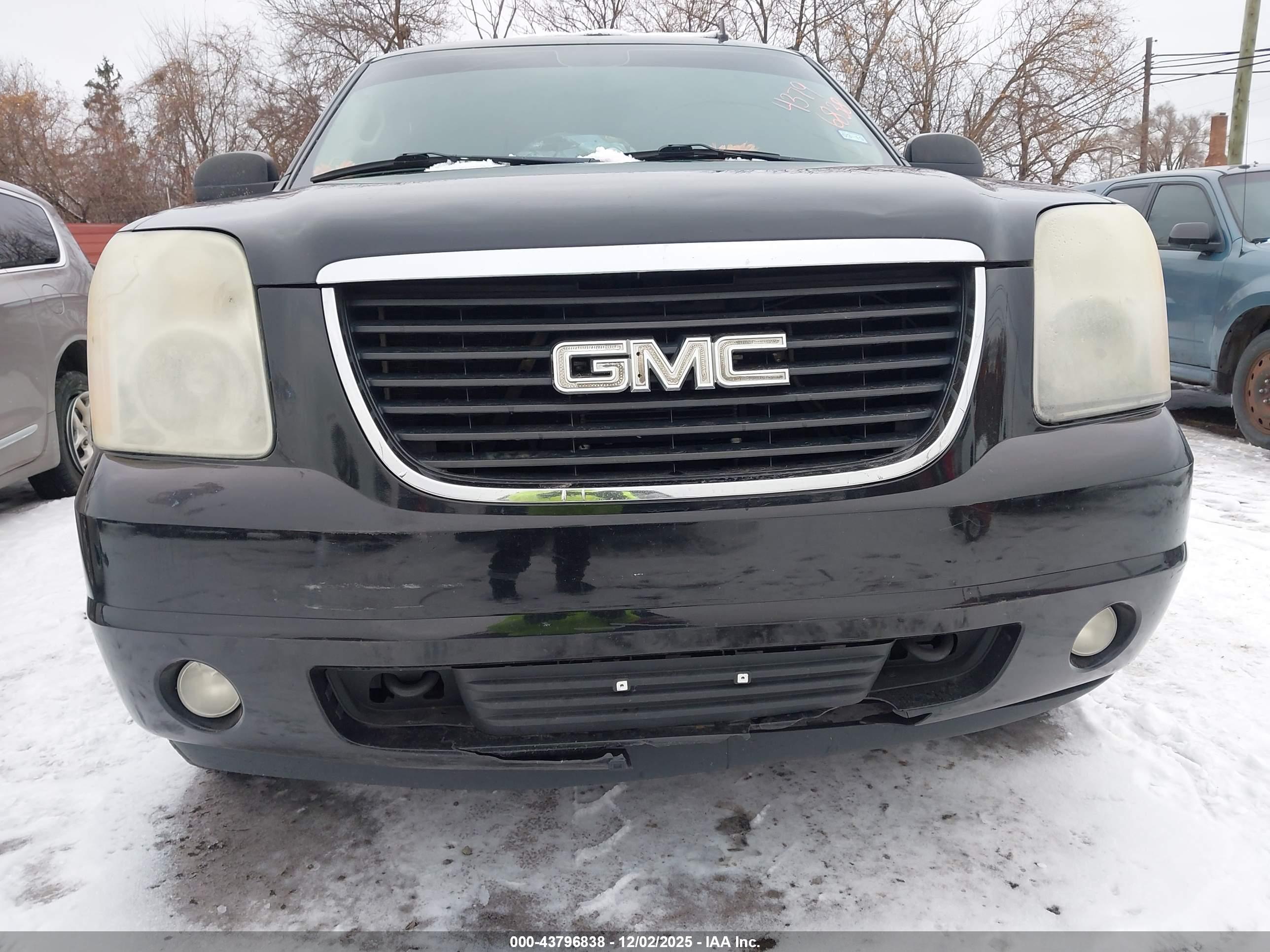 GMC YUKON image 6