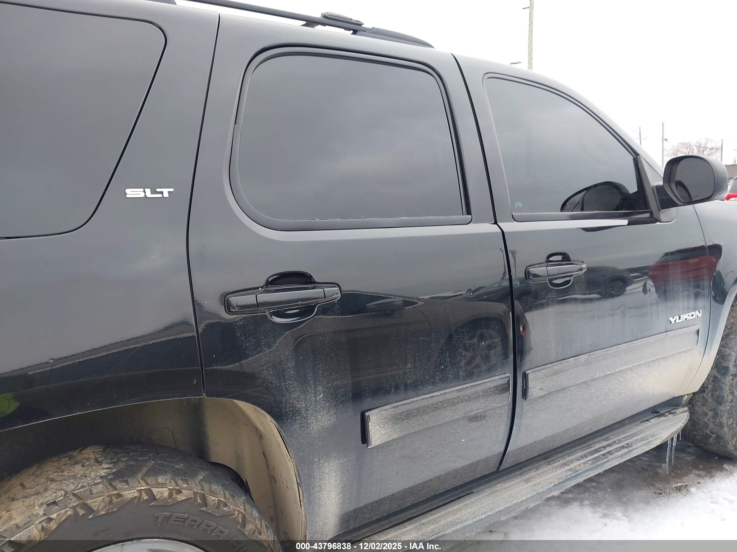 GMC YUKON image 8