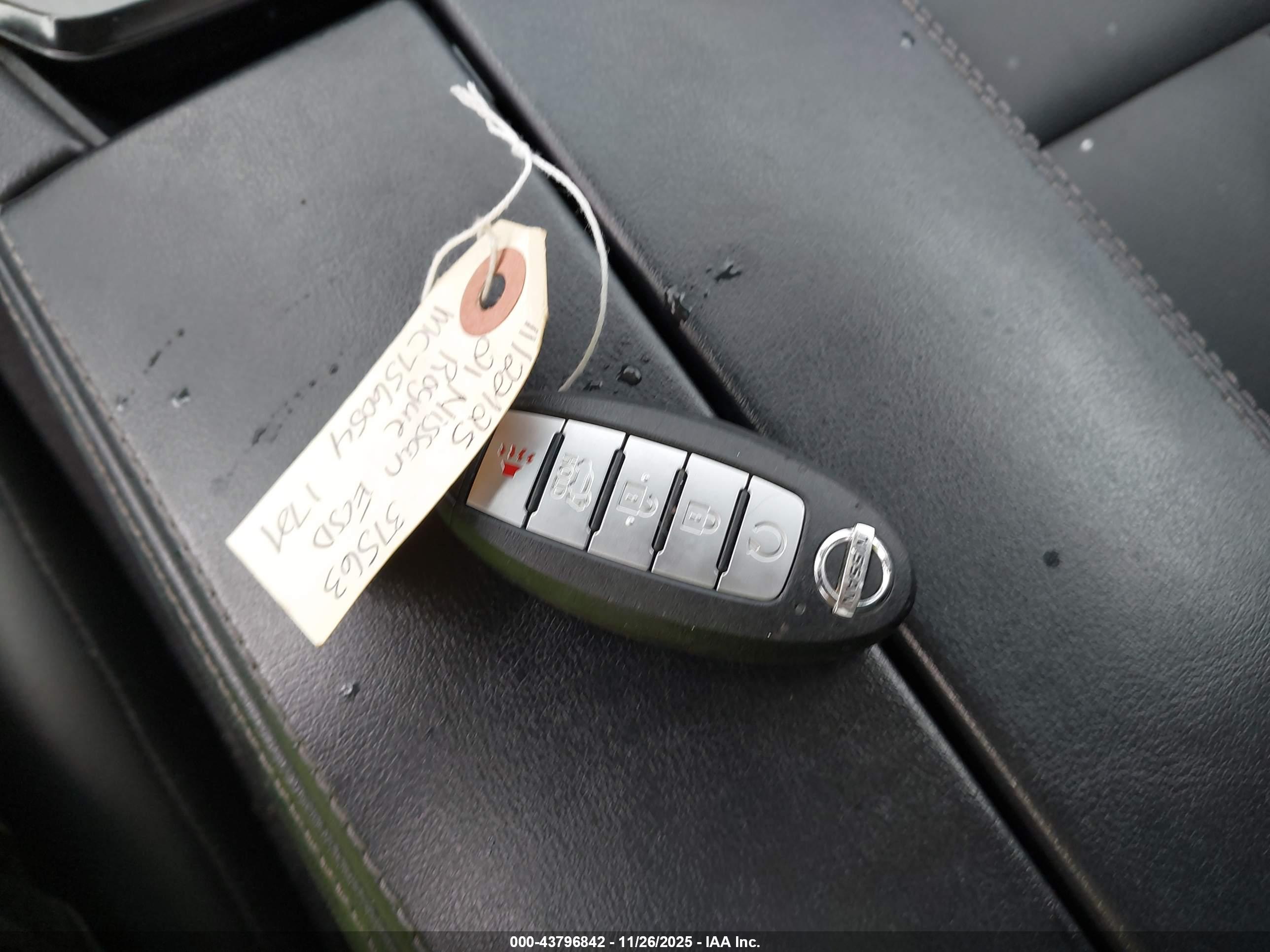 NISSAN ROGUE image 11