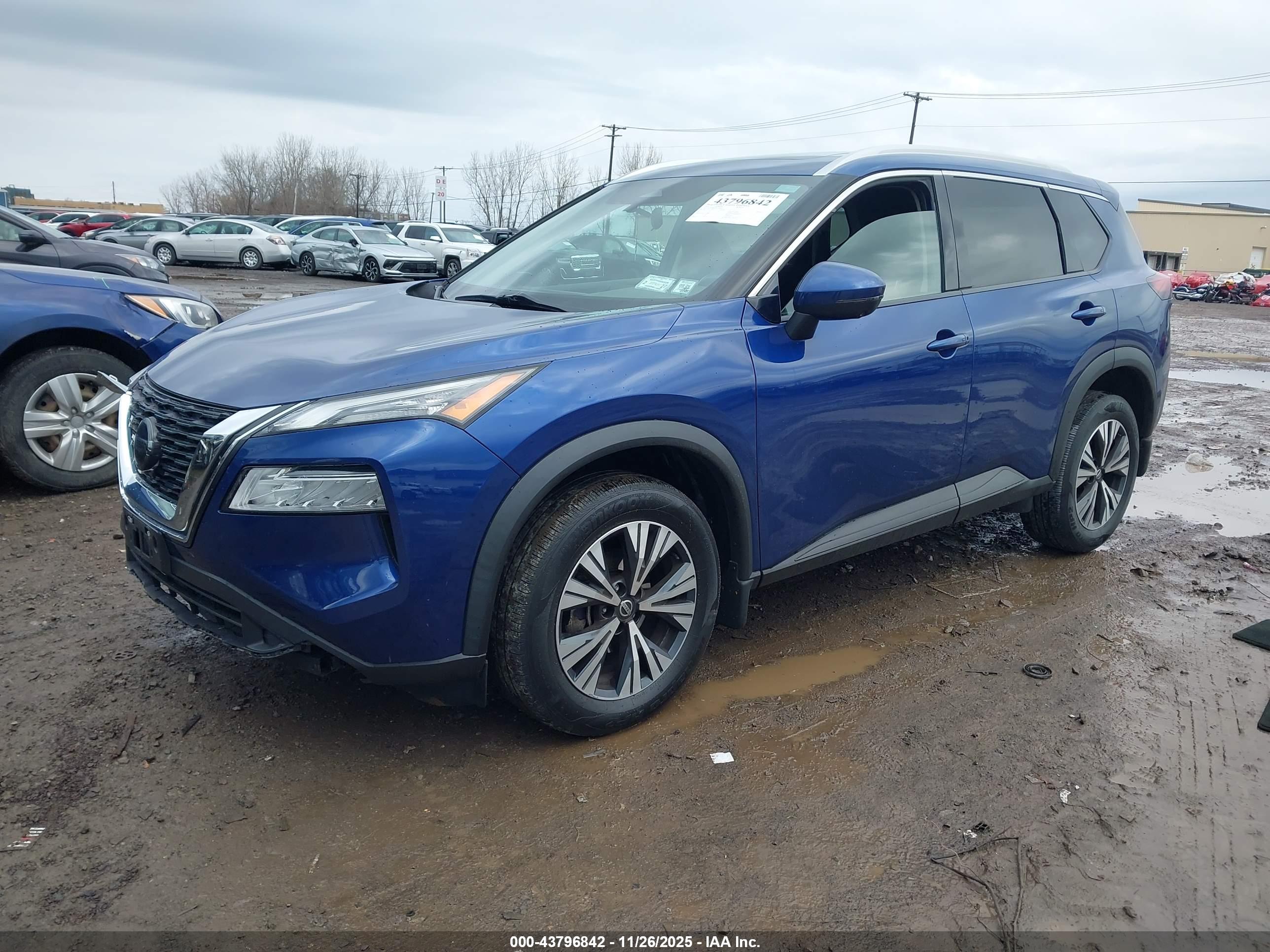 NISSAN ROGUE image 2